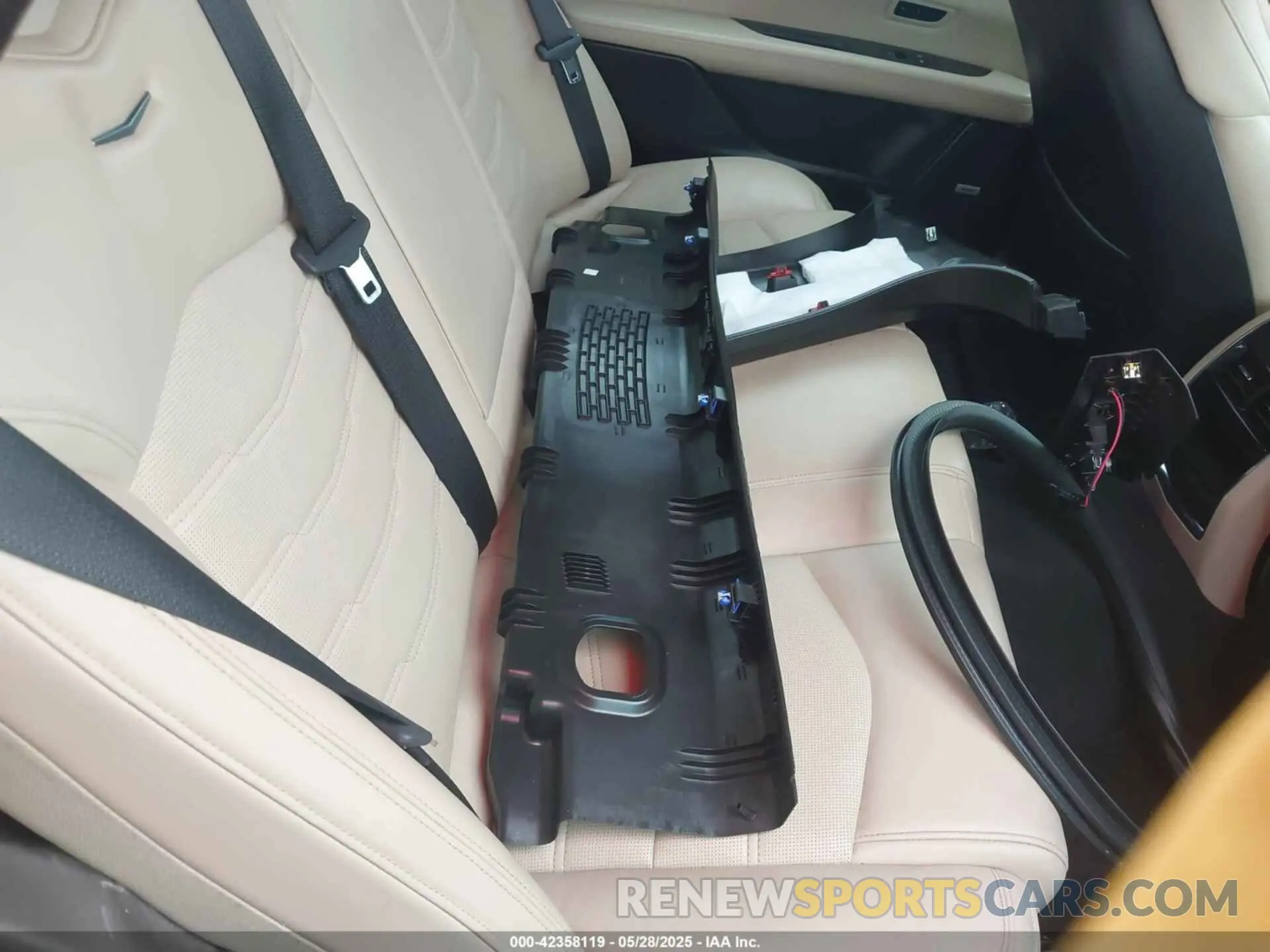 8 Photograph of a damaged car 1G6KD5RS1KU120922 CADILLAC CT6 2019