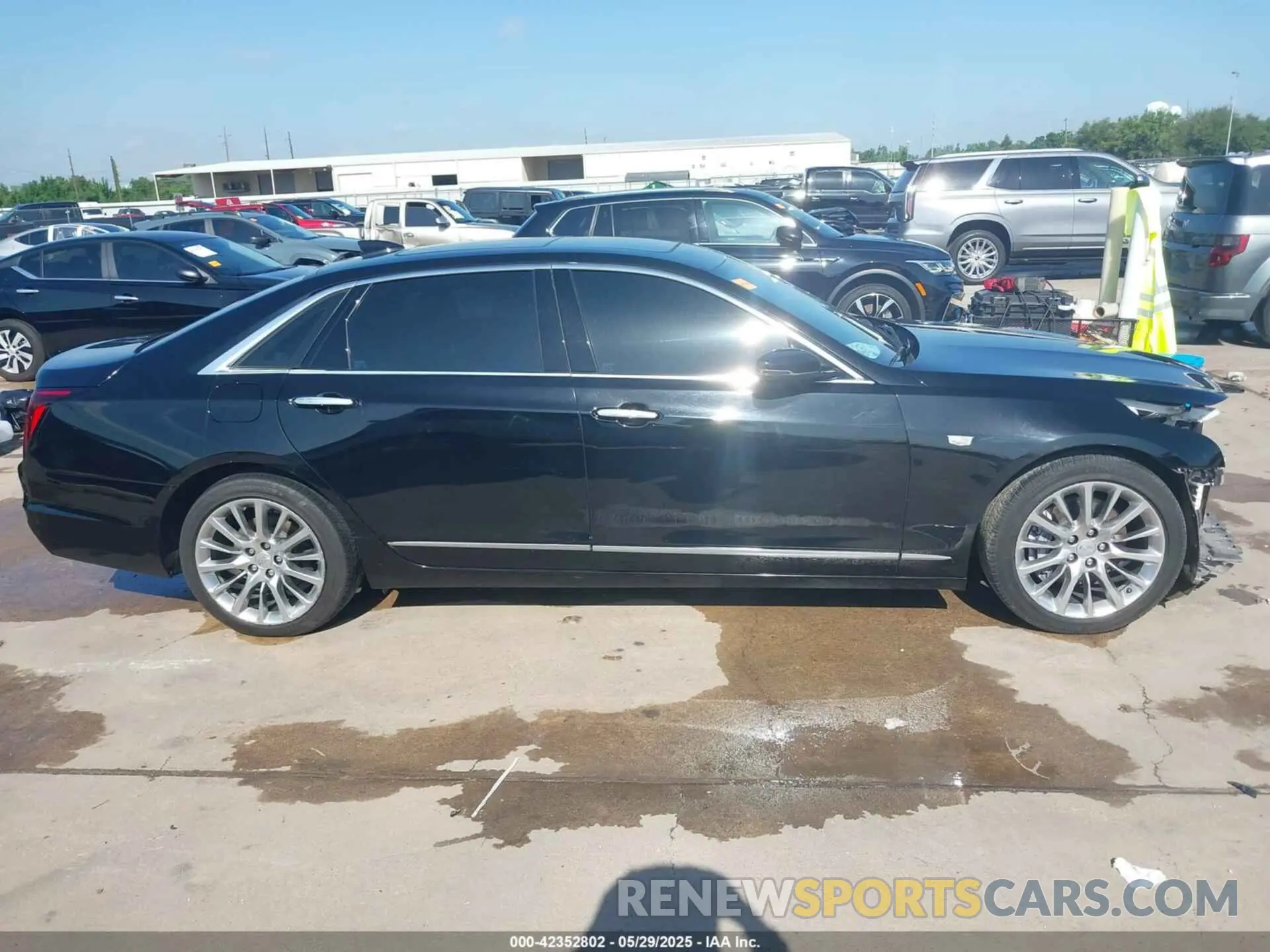 14 Photograph of a damaged car 1G6KB5RS5LU109607 CADILLAC CT6 2020
