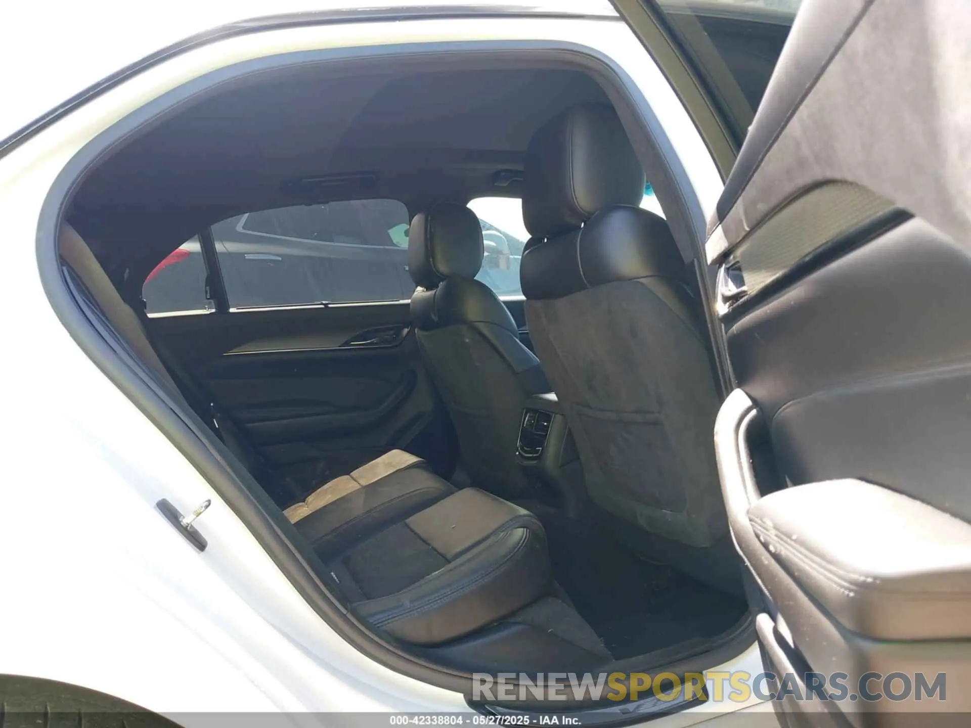 8 Photograph of a damaged car 1G6A15S68K0144031 CADILLAC CTS-V 2019