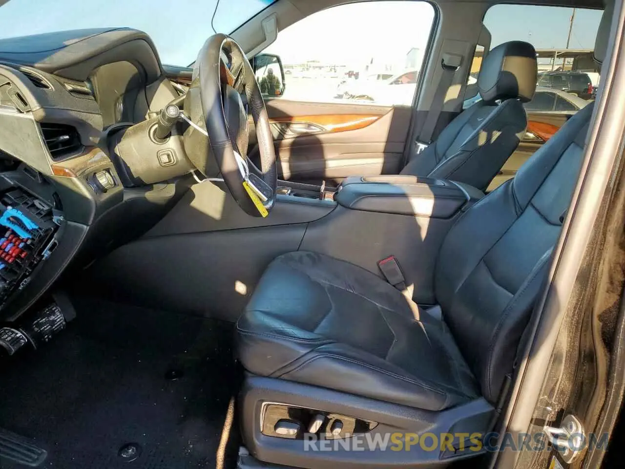 7 Photograph of a damaged car 1GYS3BKJ0KR272557 CADILLAC ESCALADE 2019