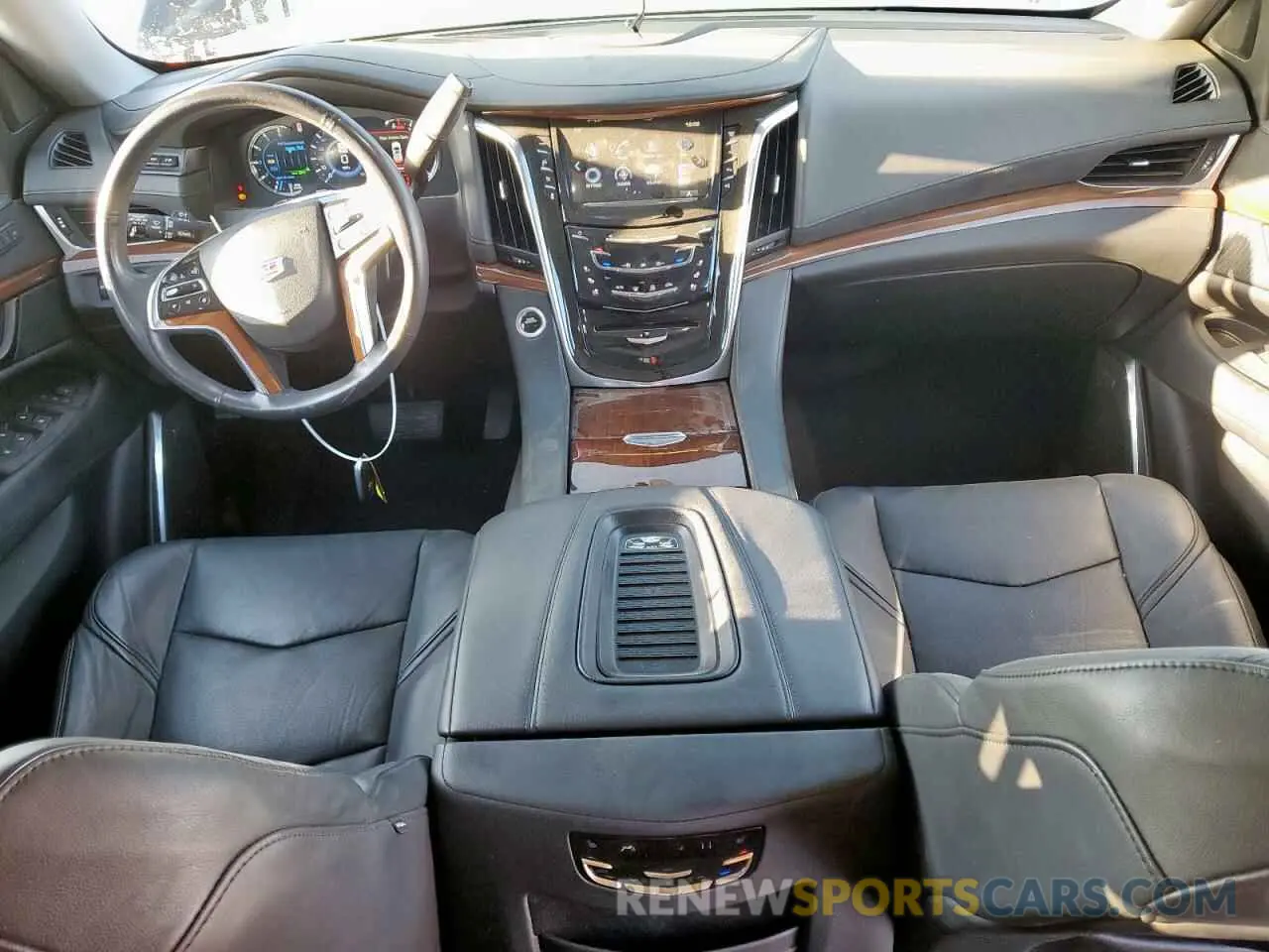 8 Photograph of a damaged car 1GYS3BKJ0KR272557 CADILLAC ESCALADE 2019