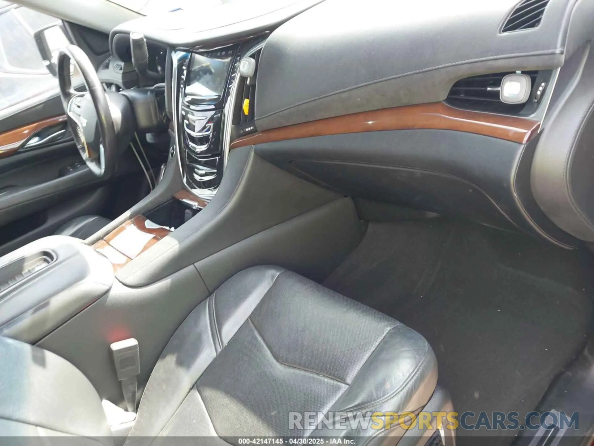 5 Photograph of a damaged car 1GYS3BKJ7KR342801 CADILLAC ESCALADE 2019