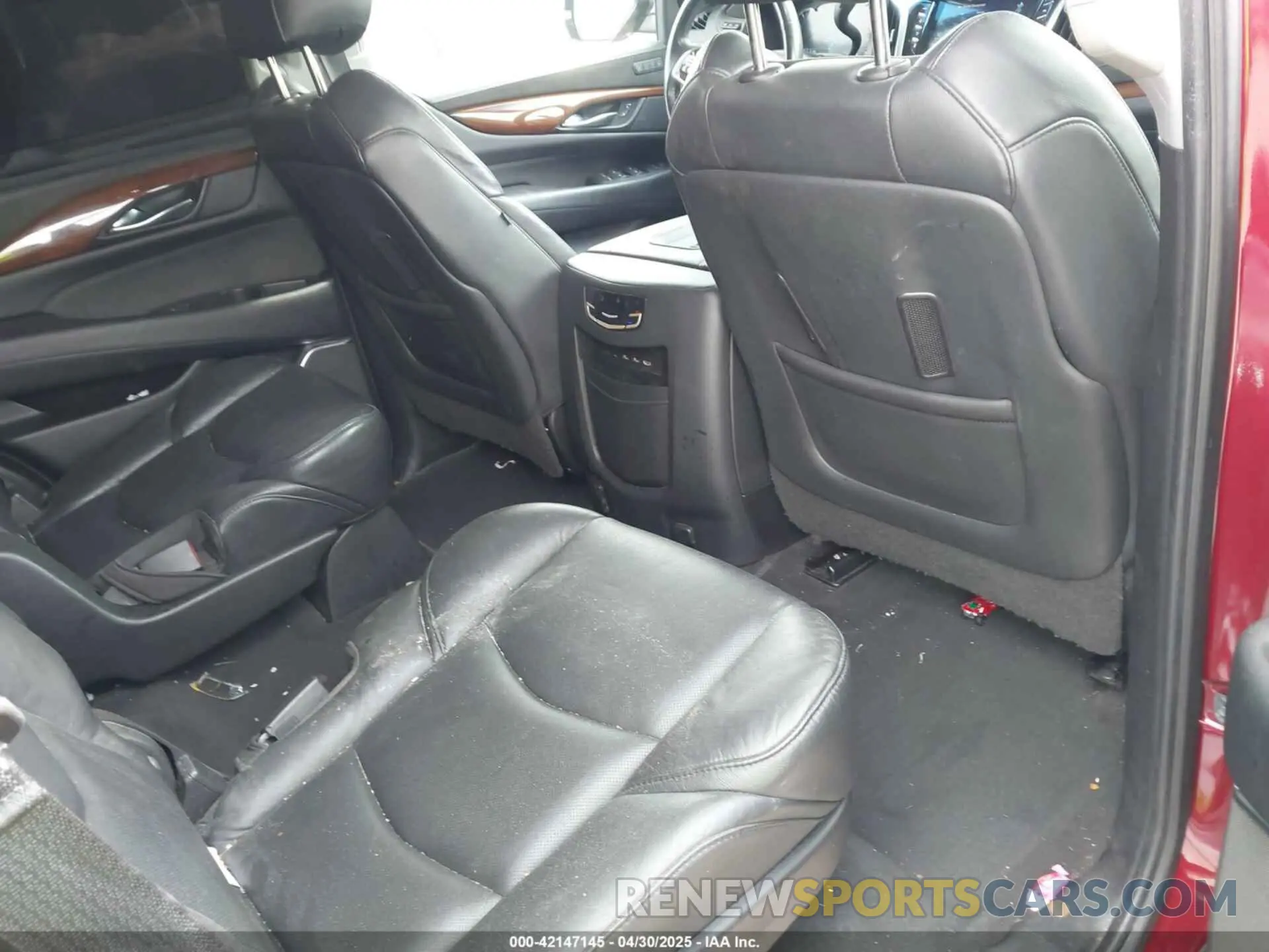 8 Photograph of a damaged car 1GYS3BKJ7KR342801 CADILLAC ESCALADE 2019