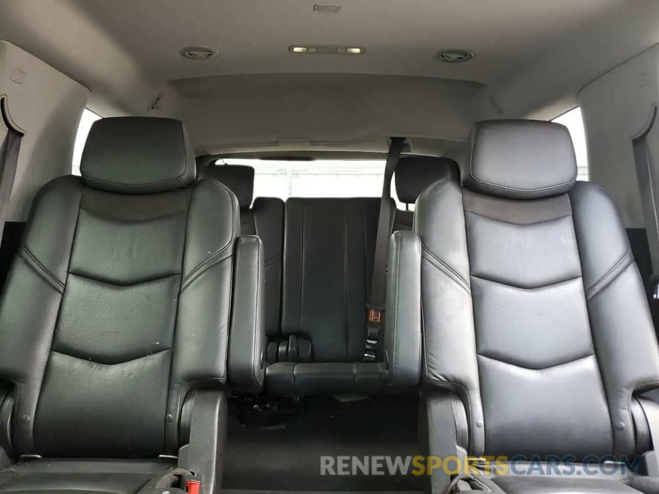 10 Photograph of a damaged car 1GYS3BKJXKR271240 CADILLAC ESCALADE 2019