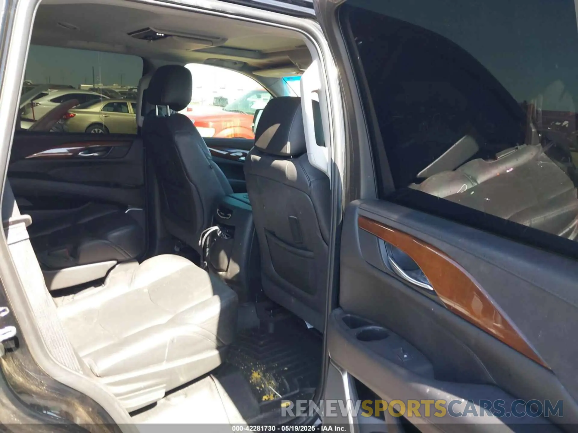 8 Photograph of a damaged car 1GYS3CKJ8KR307075 CADILLAC ESCALADE 2019