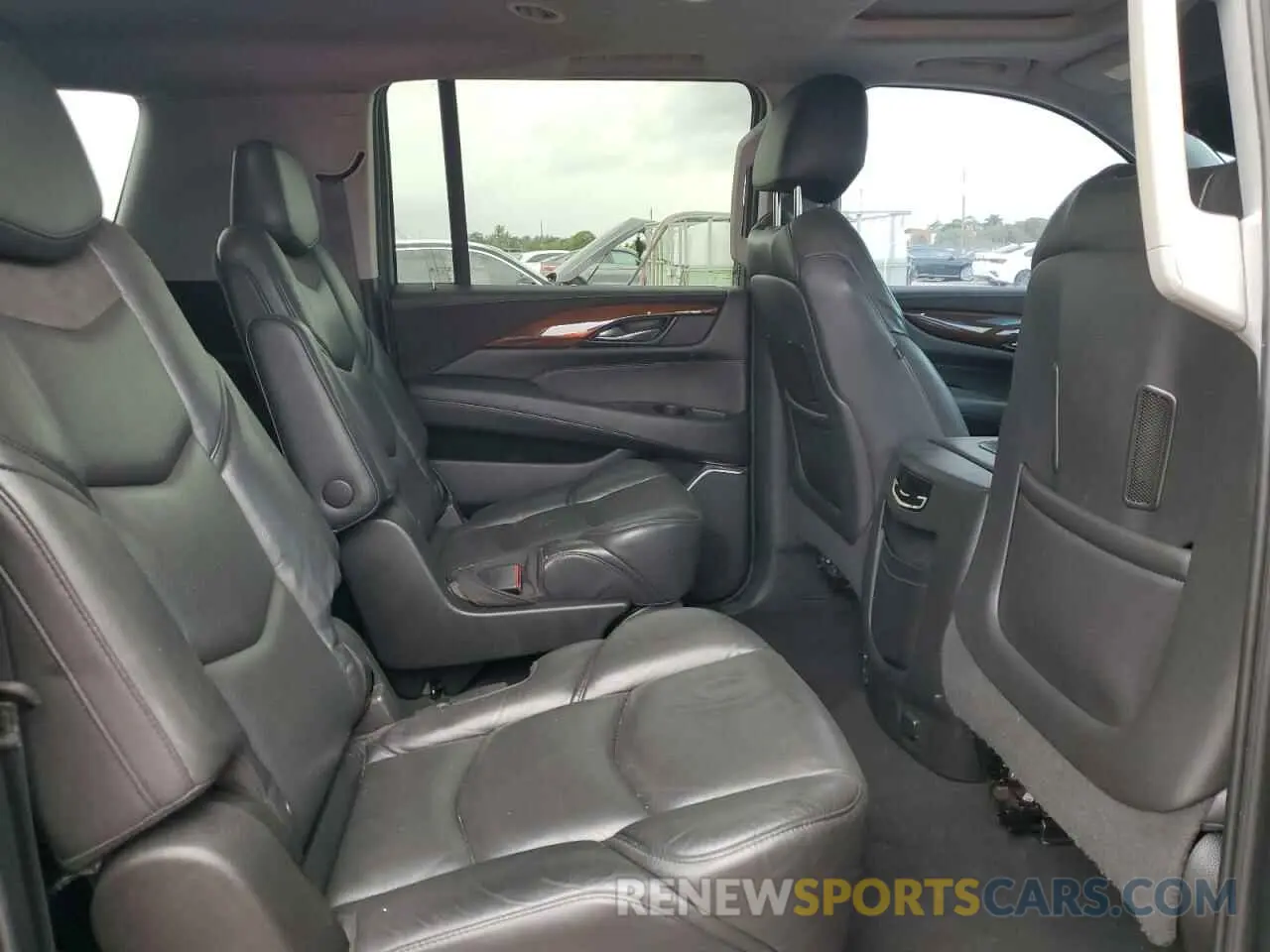 11 Photograph of a damaged car 1GYS3HKJ1KR296238 CADILLAC ESCALADE 2019