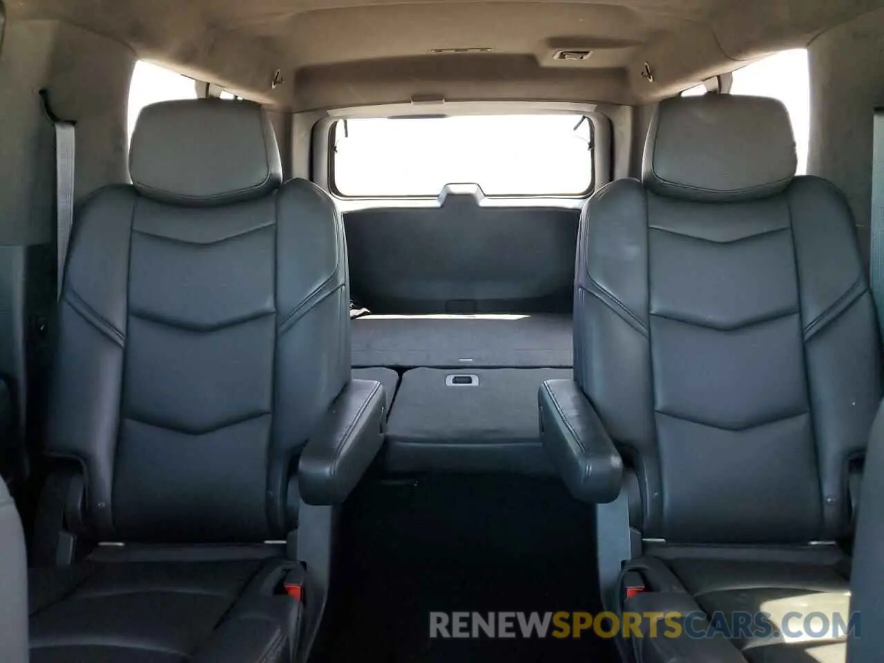 10 Photograph of a damaged car 1GYS3KKJ6KR139107 CADILLAC ESCALADE 2019