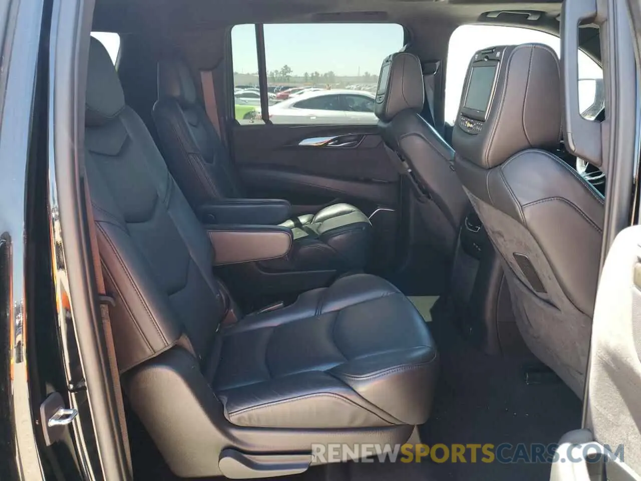 12 Photograph of a damaged car 1GYS3KKJ6KR139107 CADILLAC ESCALADE 2019
