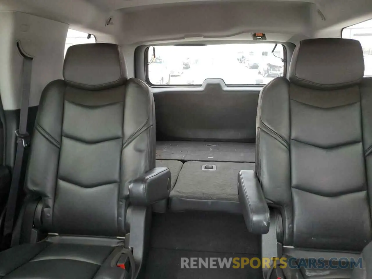 10 Photograph of a damaged car 1GYS4BKJ1KR233943 CADILLAC ESCALADE 2019