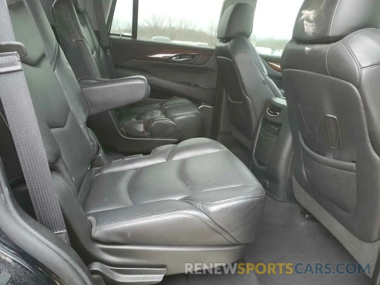 11 Photograph of a damaged car 1GYS4BKJ1KR233943 CADILLAC ESCALADE 2019