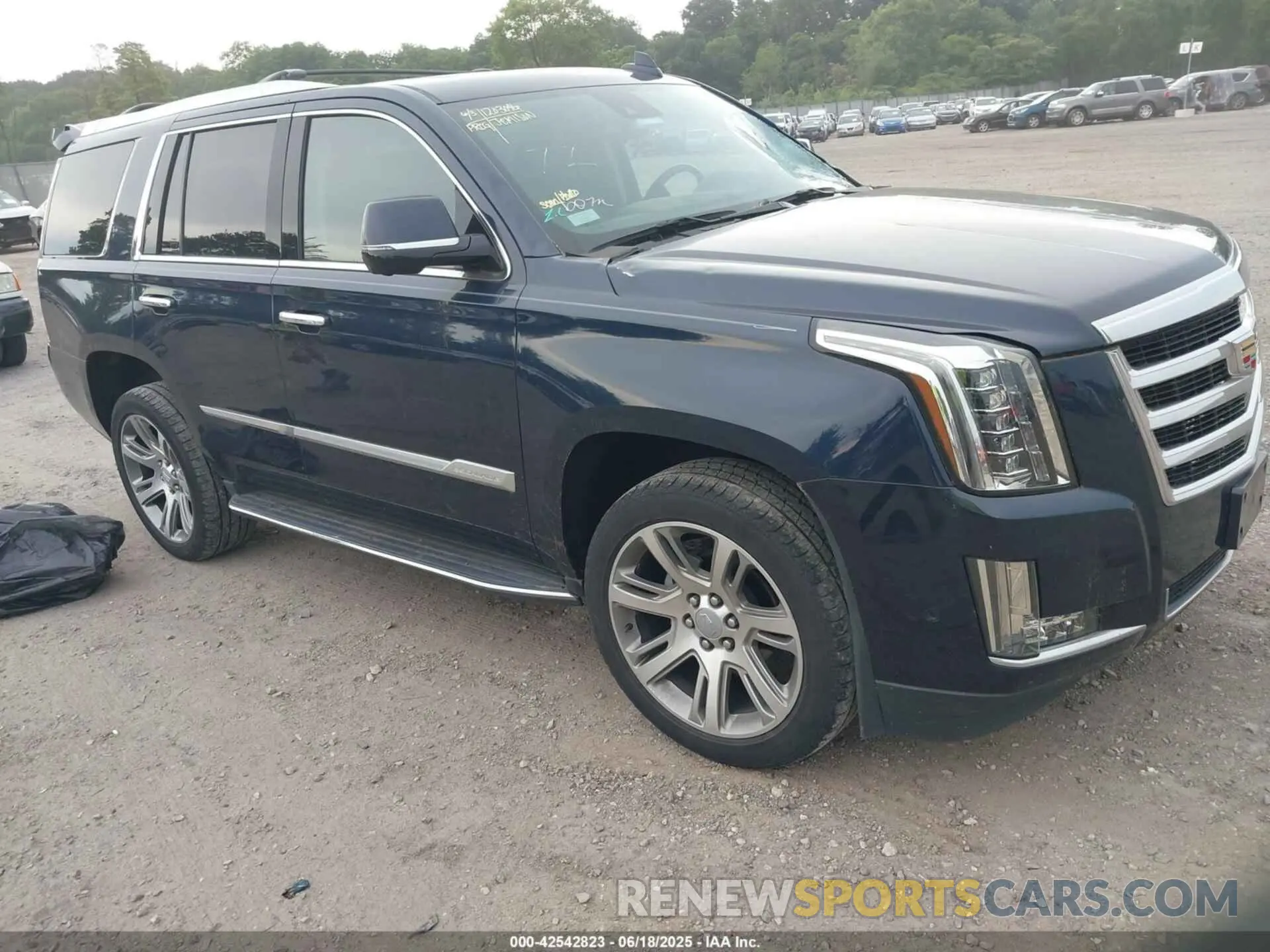 1 Photograph of a damaged car 1GYS4BKJ5KR232620 CADILLAC ESCALADE 2019