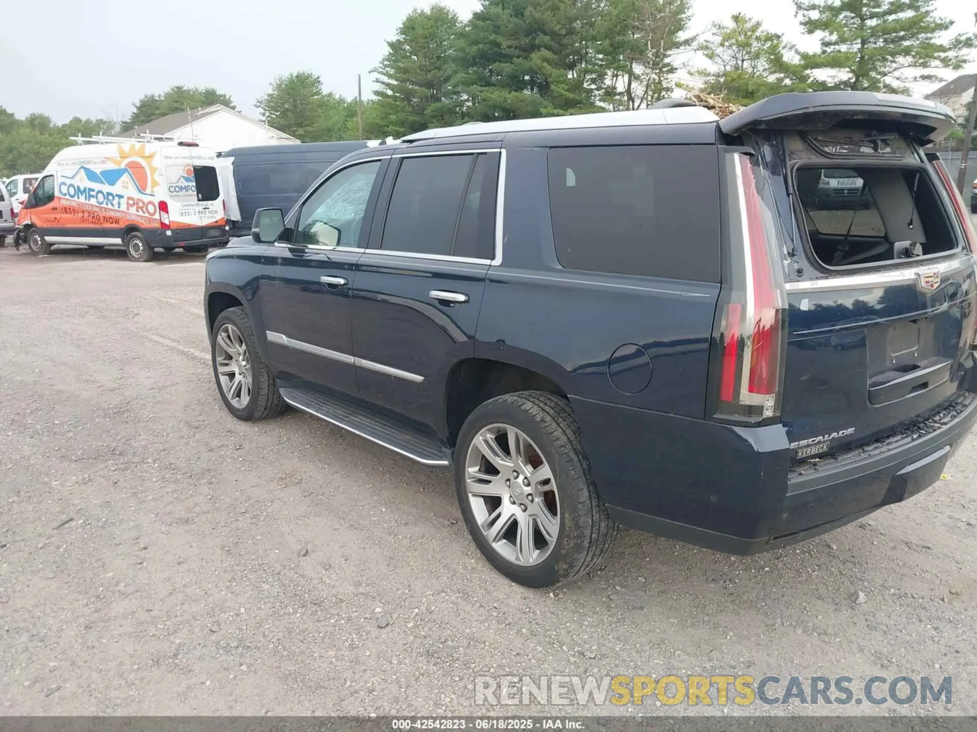 3 Photograph of a damaged car 1GYS4BKJ5KR232620 CADILLAC ESCALADE 2019