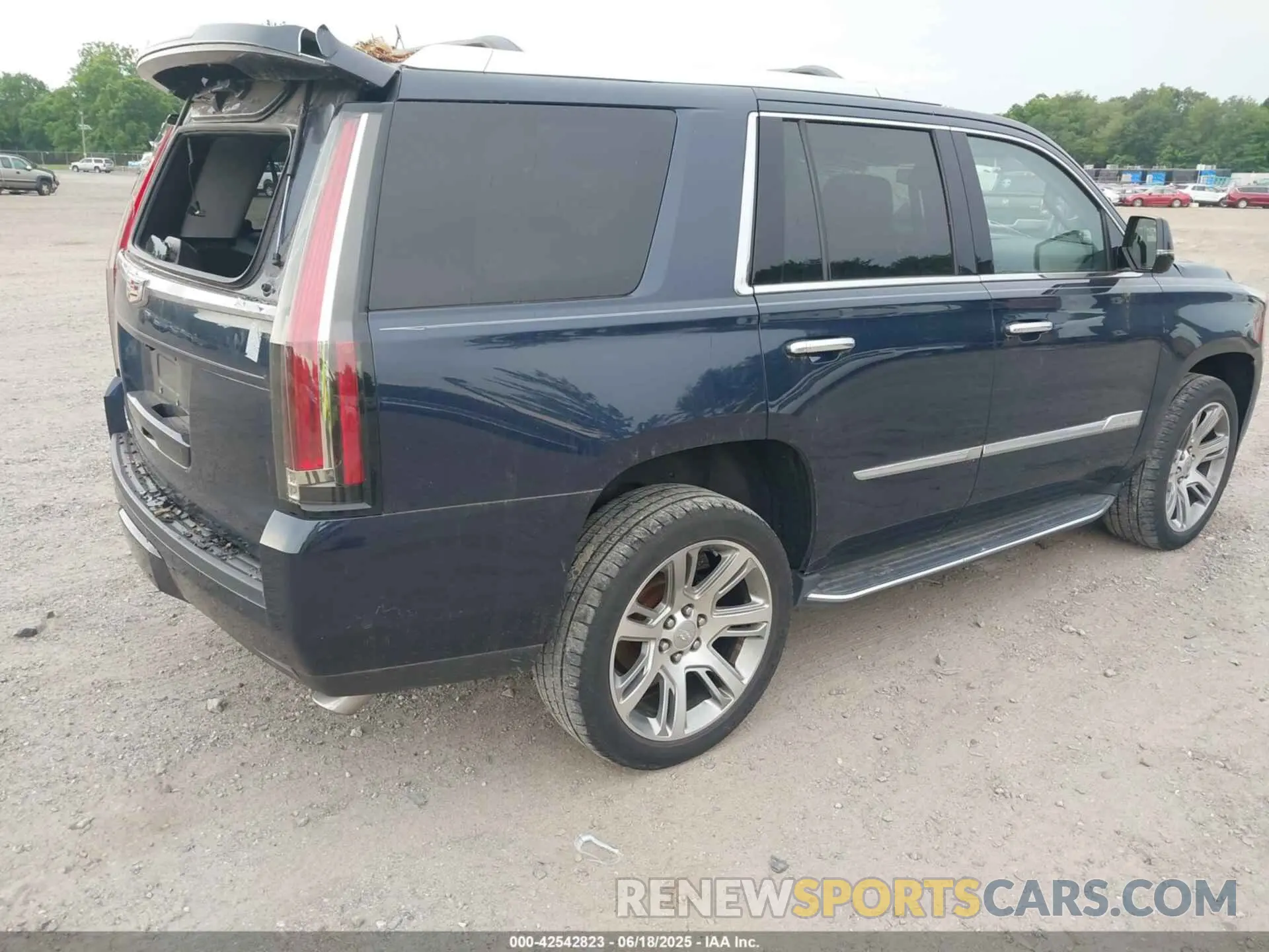 4 Photograph of a damaged car 1GYS4BKJ5KR232620 CADILLAC ESCALADE 2019