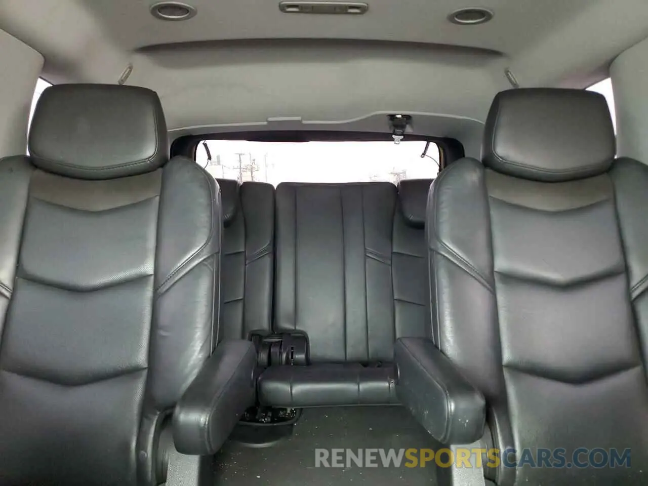10 Photograph of a damaged car 1GYS4BKJXKR332356 CADILLAC ESCALADE 2019