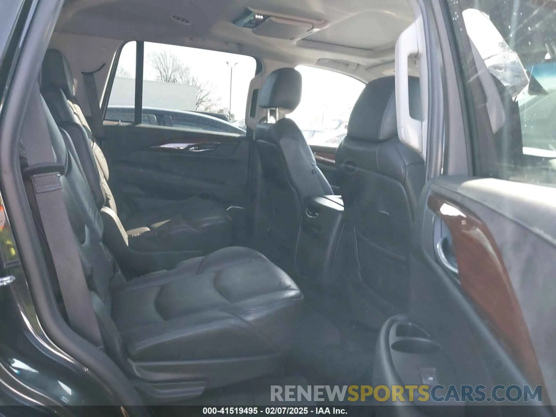8 Photograph of a damaged car 1GYS4CKJ1KR407662 CADILLAC ESCALADE 2019