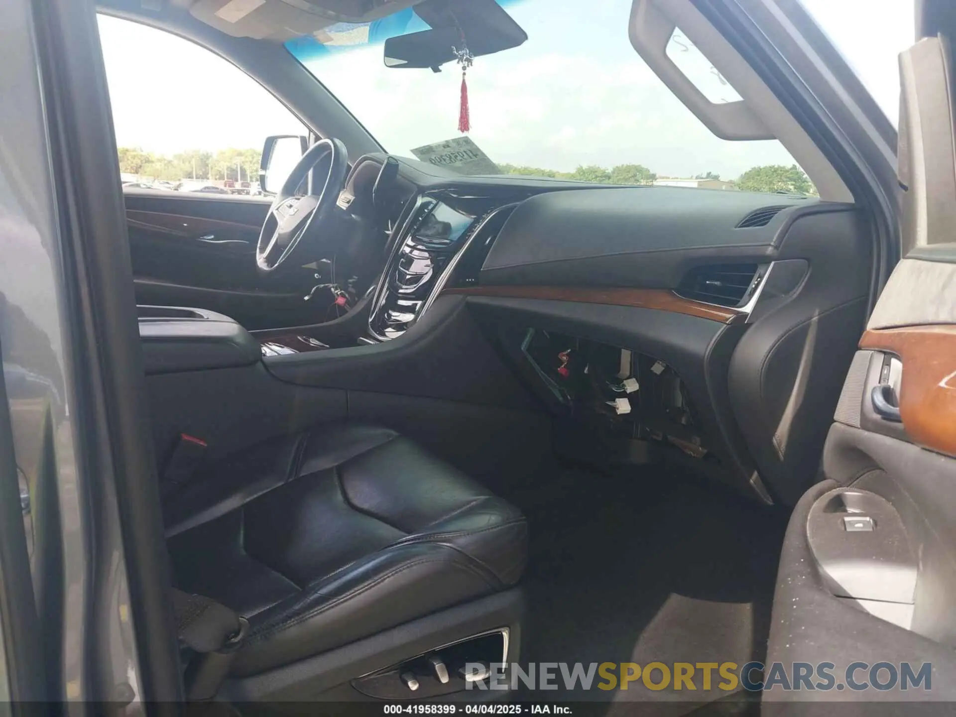 5 Photograph of a damaged car 1GYS4CKJ4KR349398 CADILLAC ESCALADE 2019