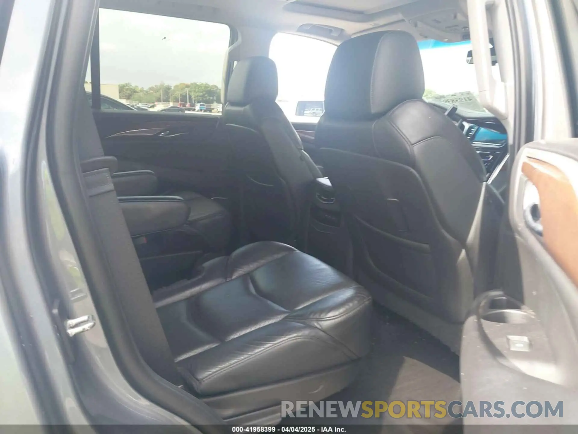 8 Photograph of a damaged car 1GYS4CKJ4KR349398 CADILLAC ESCALADE 2019