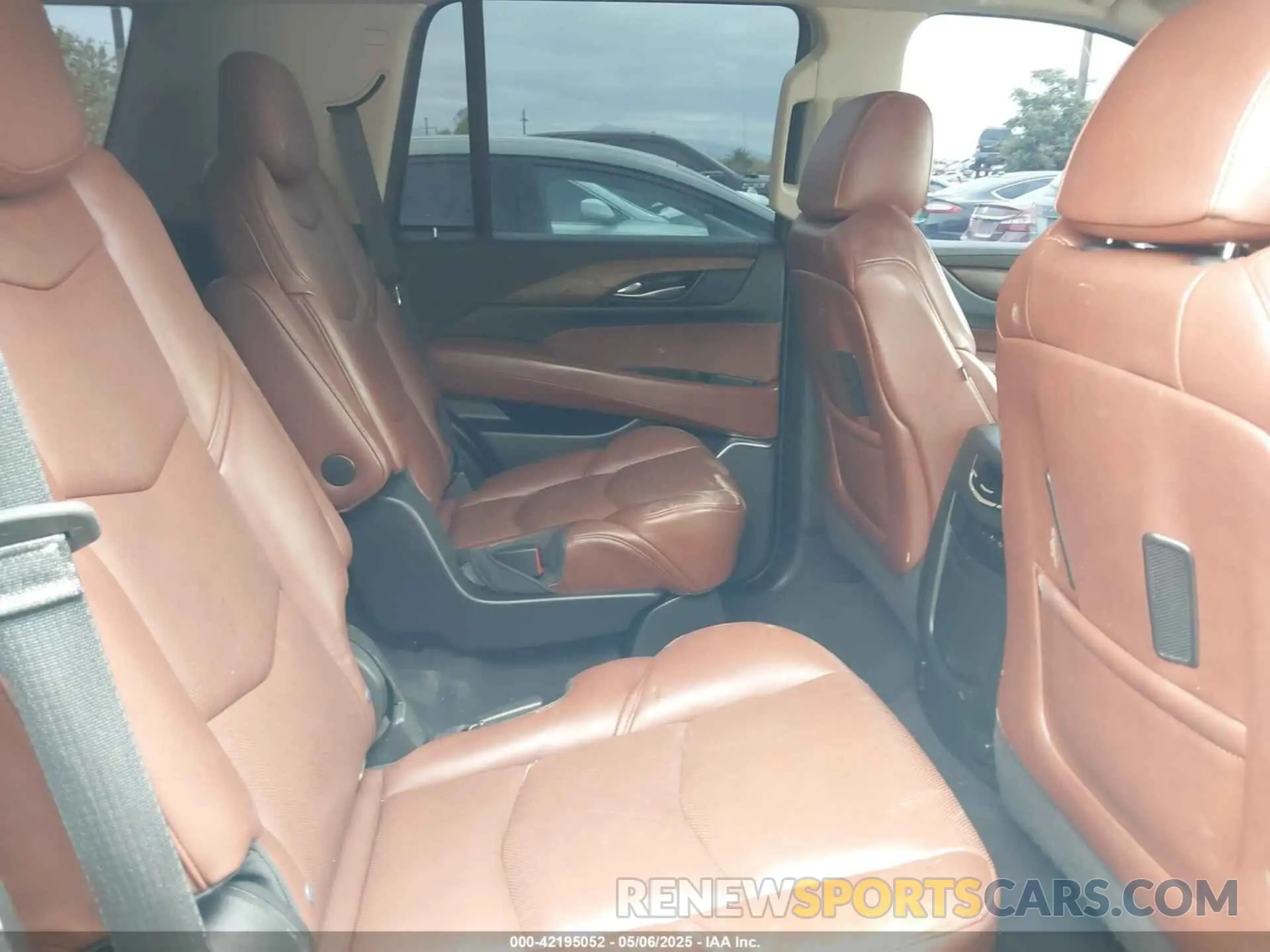 8 Photograph of a damaged car 1GYS4CKJ5KR343237 CADILLAC ESCALADE 2019