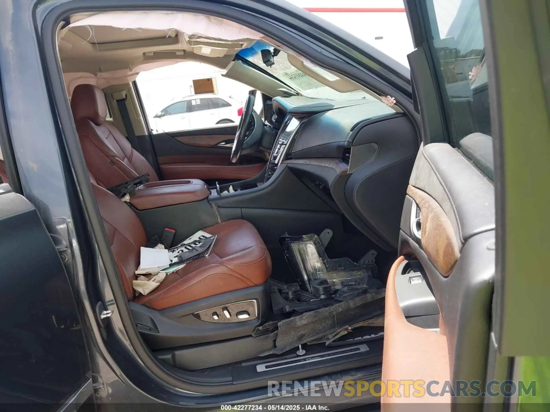 5 Photograph of a damaged car 1GYS4CKJ8KR132419 CADILLAC ESCALADE 2019