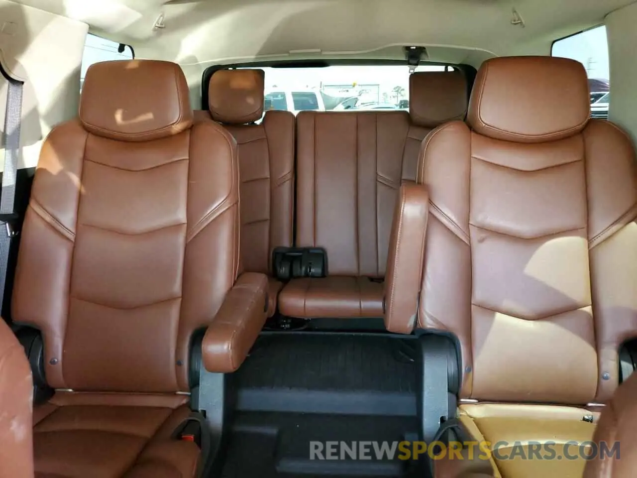 10 Photograph of a damaged car 1GYS4CKJ8KR302925 CADILLAC ESCALADE 2019