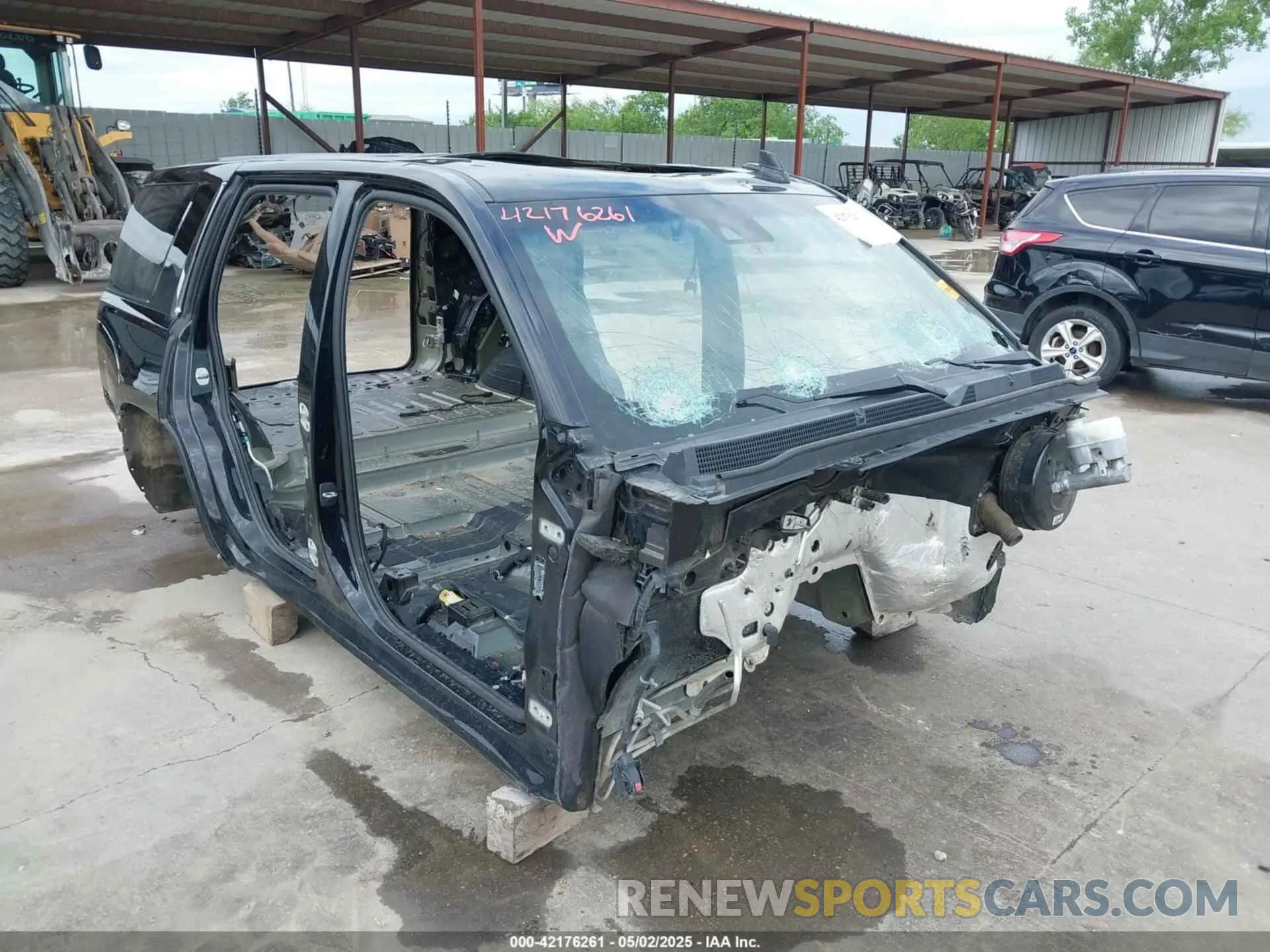 1 Photograph of a damaged car 1GYS4DKJ2KR331620 CADILLAC ESCALADE 2019
