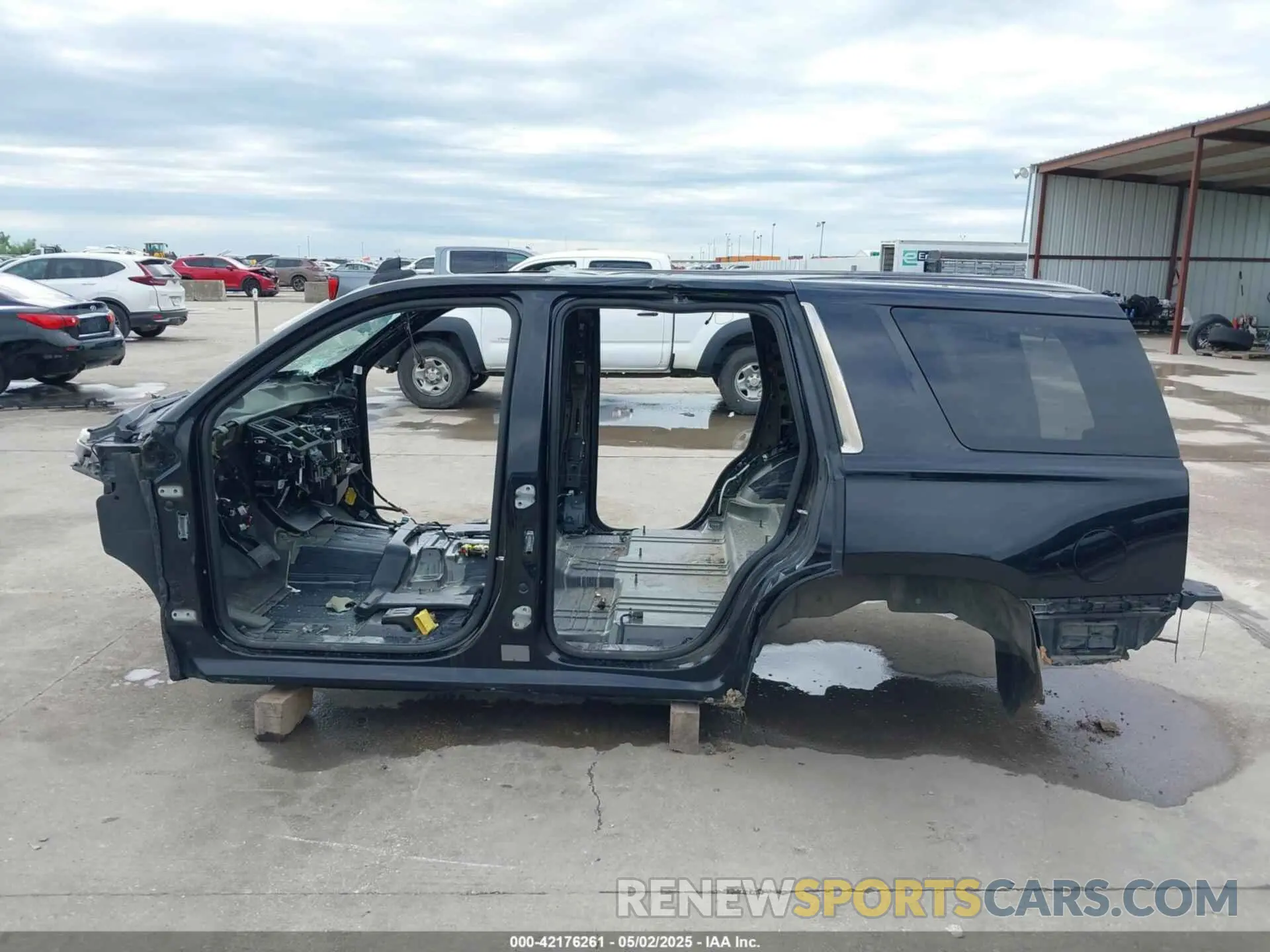 13 Photograph of a damaged car 1GYS4DKJ2KR331620 CADILLAC ESCALADE 2019