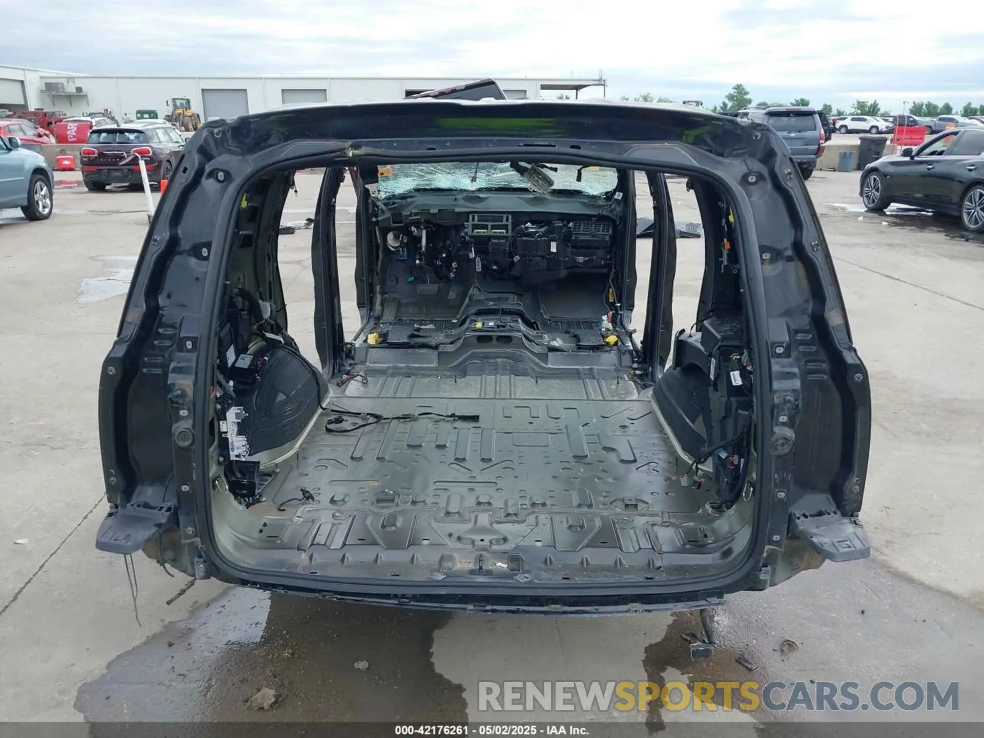 15 Photograph of a damaged car 1GYS4DKJ2KR331620 CADILLAC ESCALADE 2019