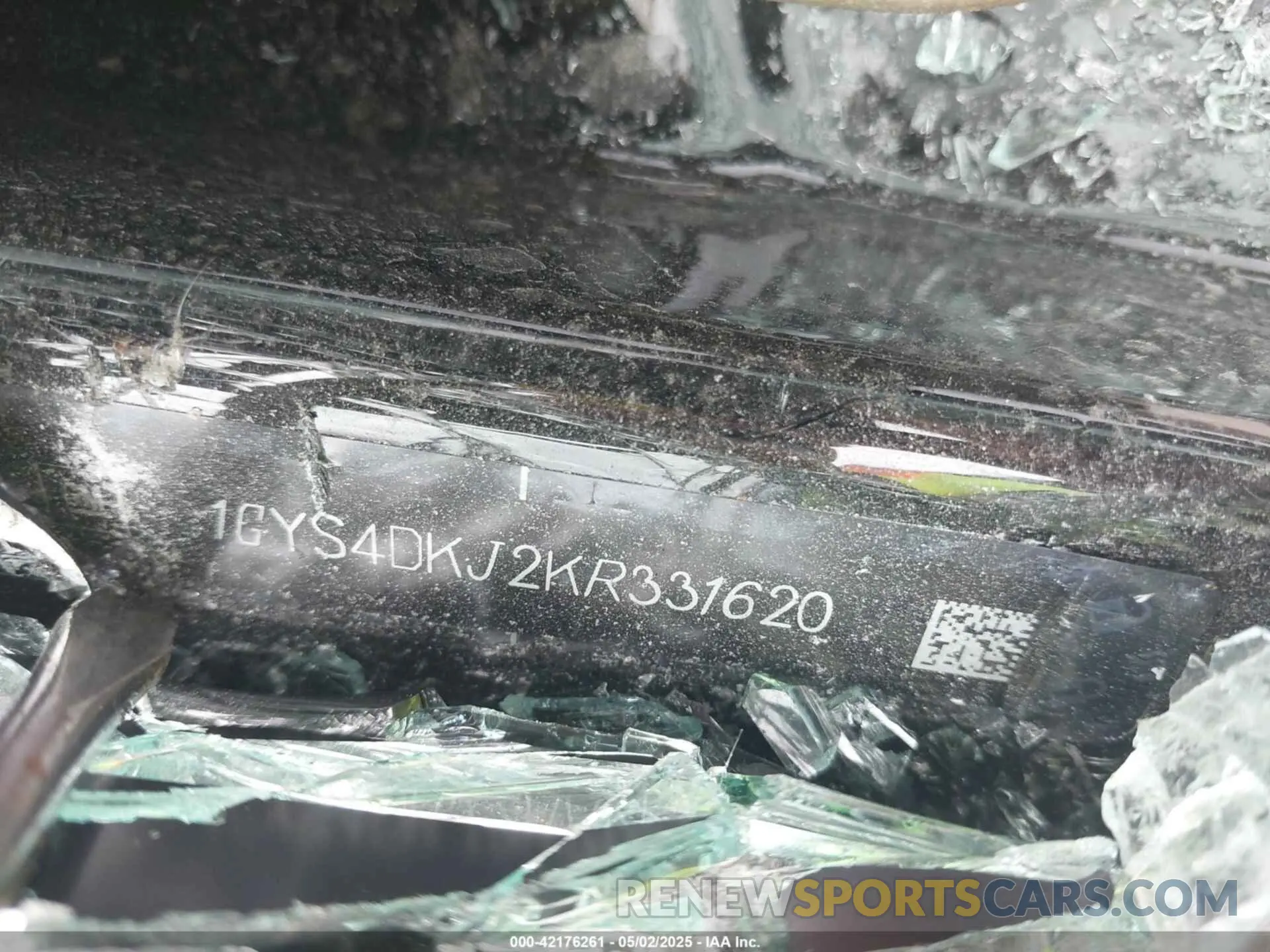 17 Photograph of a damaged car 1GYS4DKJ2KR331620 CADILLAC ESCALADE 2019