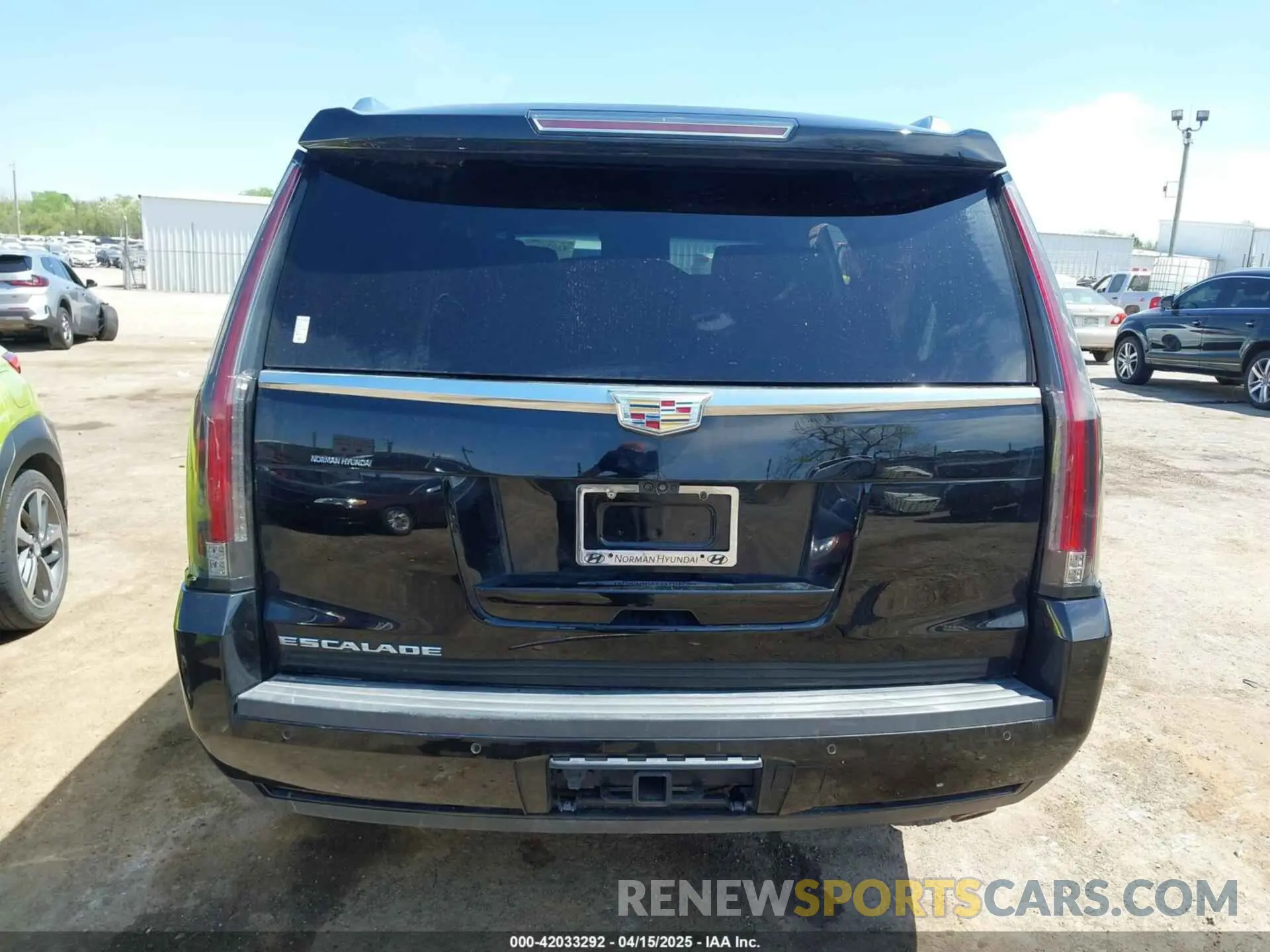 17 Photograph of a damaged car 1GYS4DKJ5KR307487 CADILLAC ESCALADE 2019
