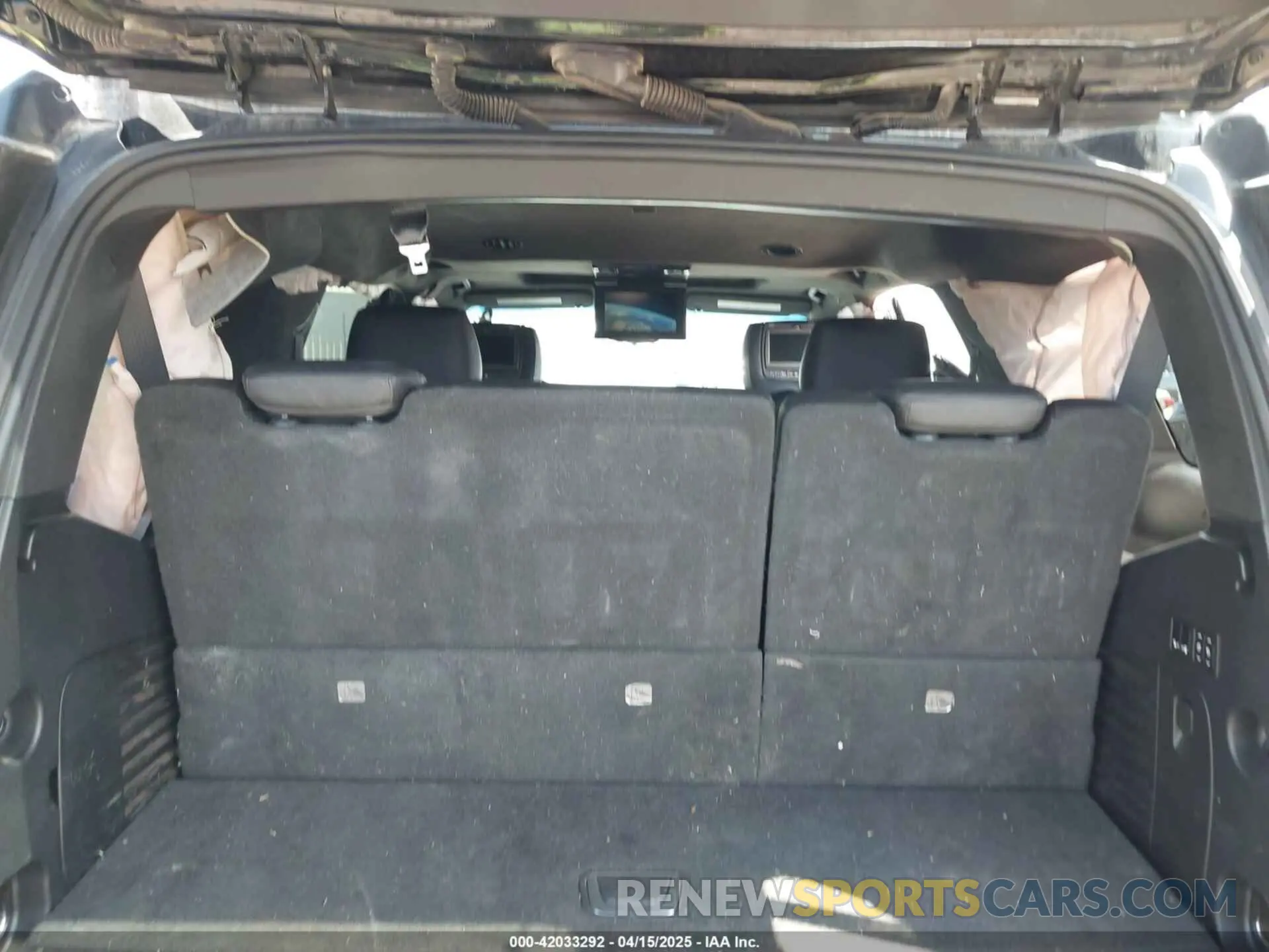 18 Photograph of a damaged car 1GYS4DKJ5KR307487 CADILLAC ESCALADE 2019