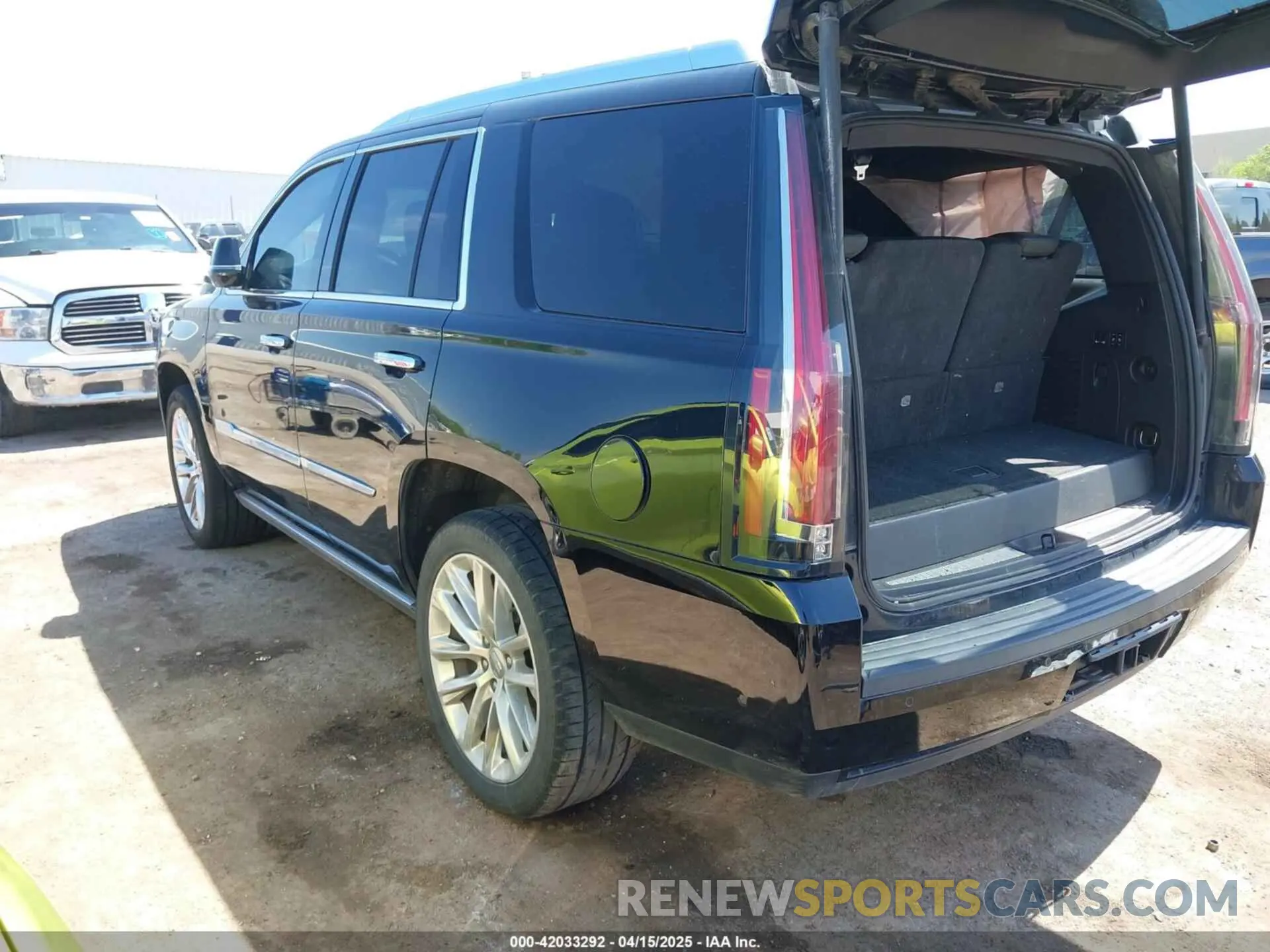 3 Photograph of a damaged car 1GYS4DKJ5KR307487 CADILLAC ESCALADE 2019