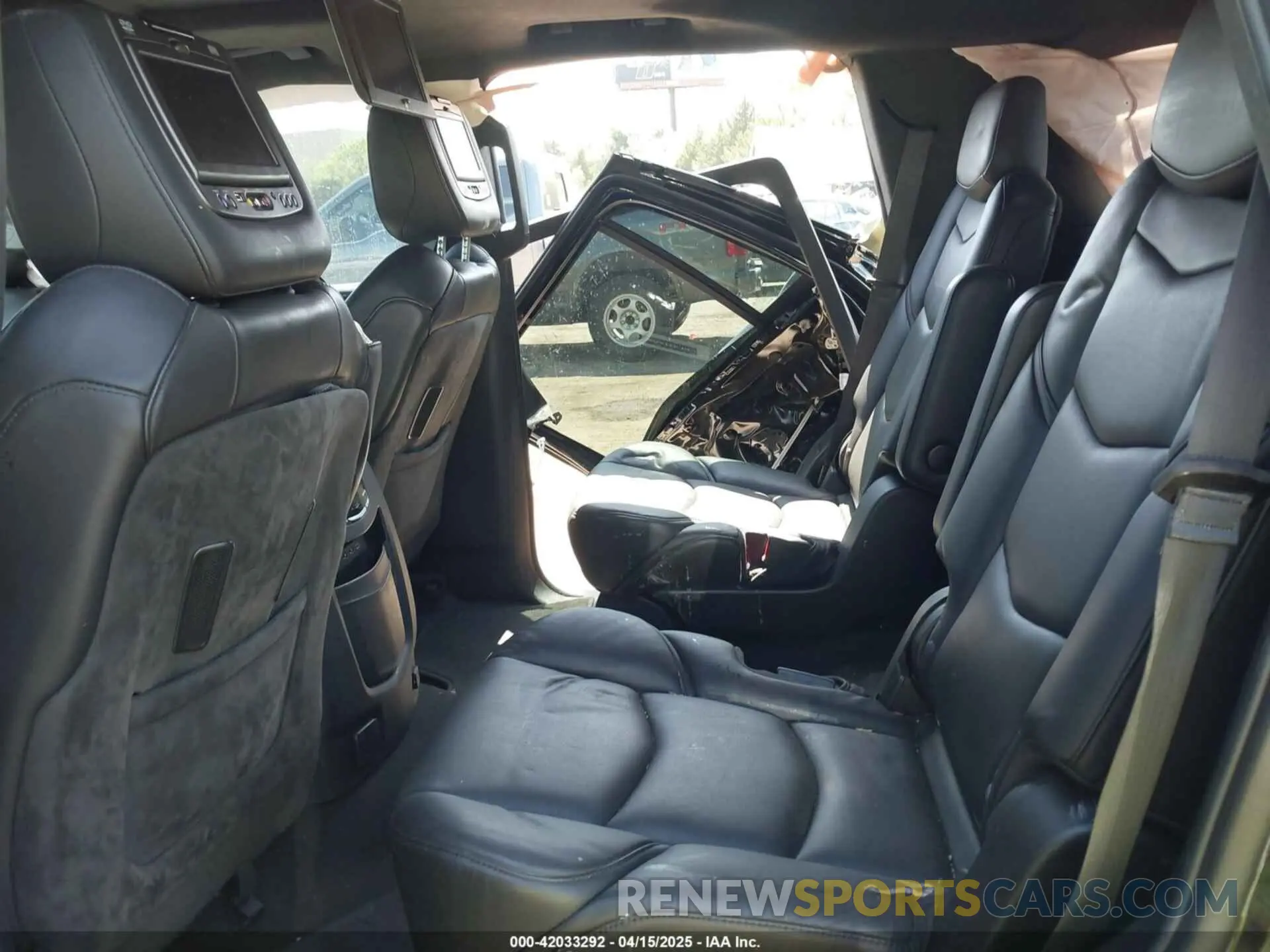 8 Photograph of a damaged car 1GYS4DKJ5KR307487 CADILLAC ESCALADE 2019