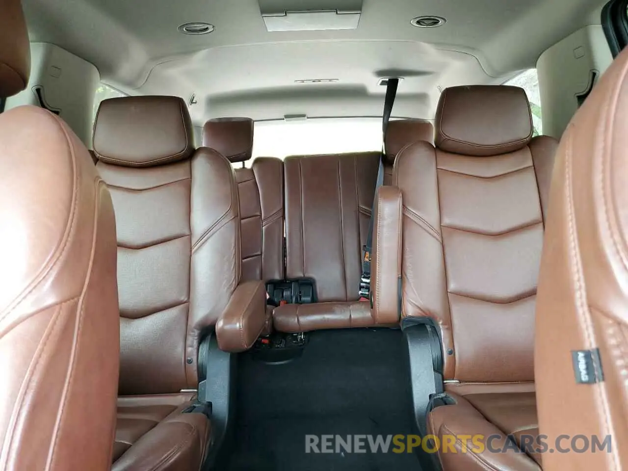 10 Photograph of a damaged car 1GYS4JKJXKR268636 CADILLAC ESCALADE 2019
