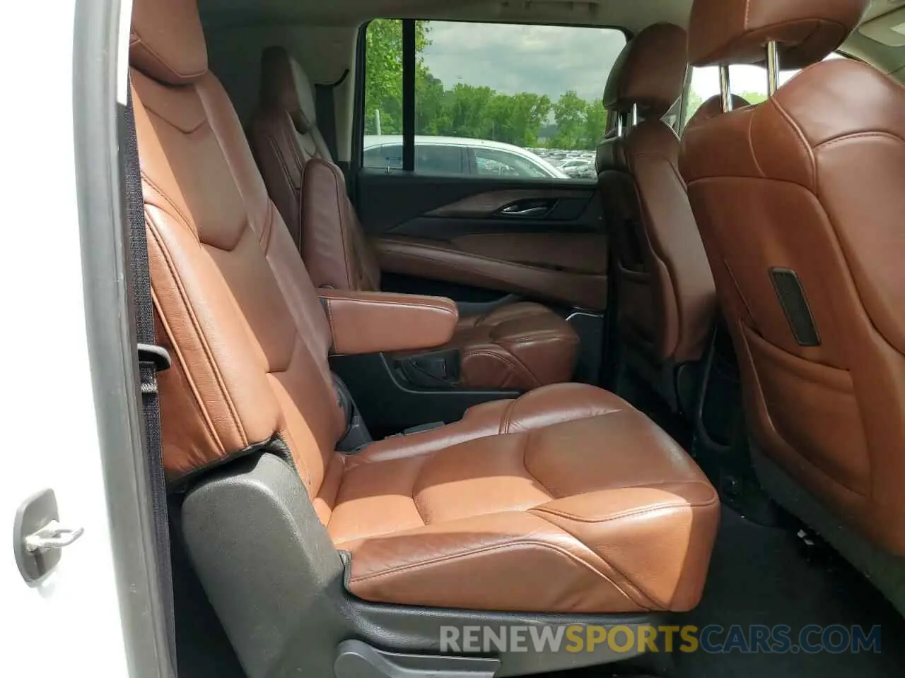 11 Photograph of a damaged car 1GYS4JKJXKR268636 CADILLAC ESCALADE 2019