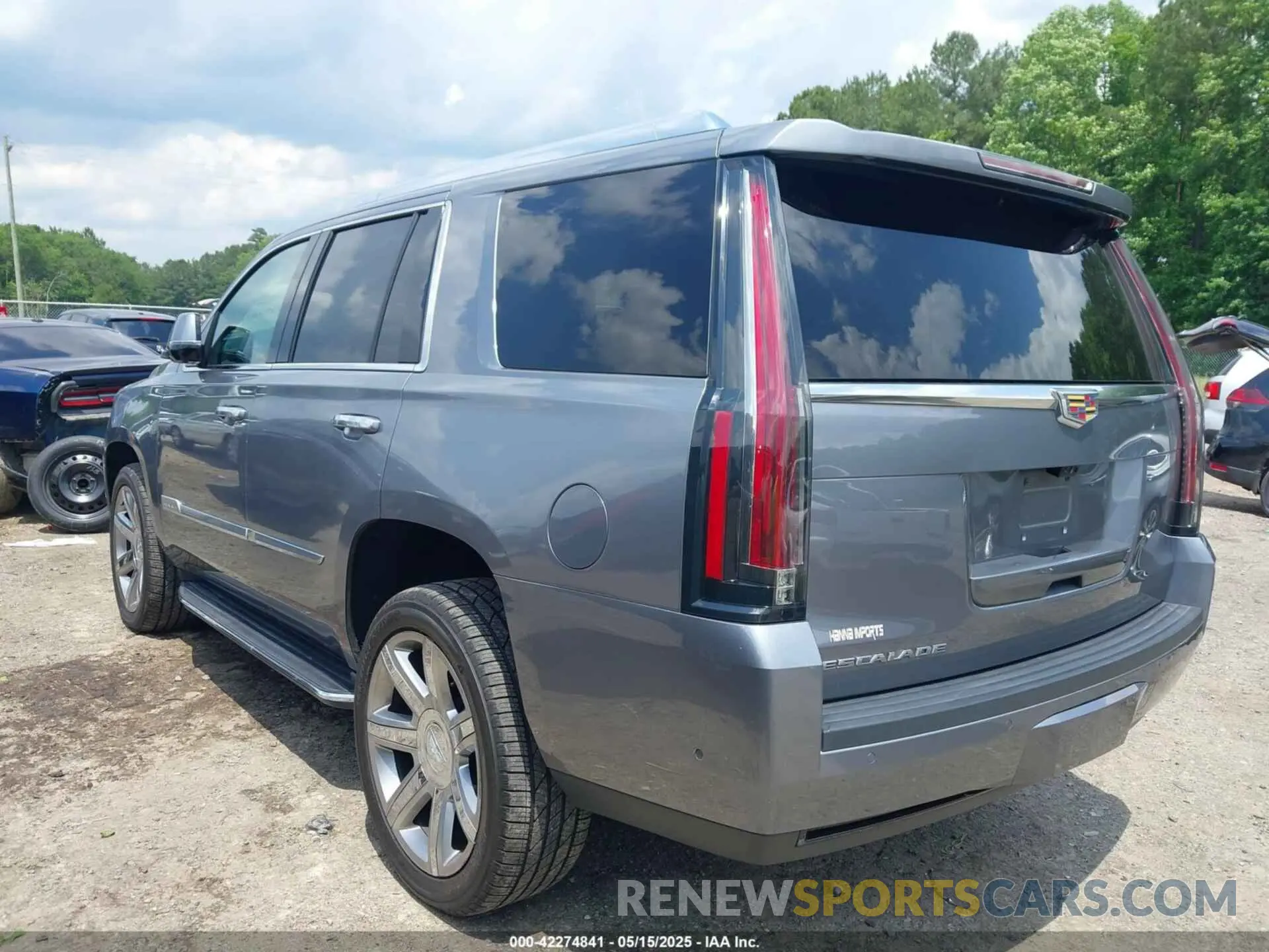 3 Photograph of a damaged car 1GYS3BKJ0LR116410 CADILLAC ESCALADE 2020