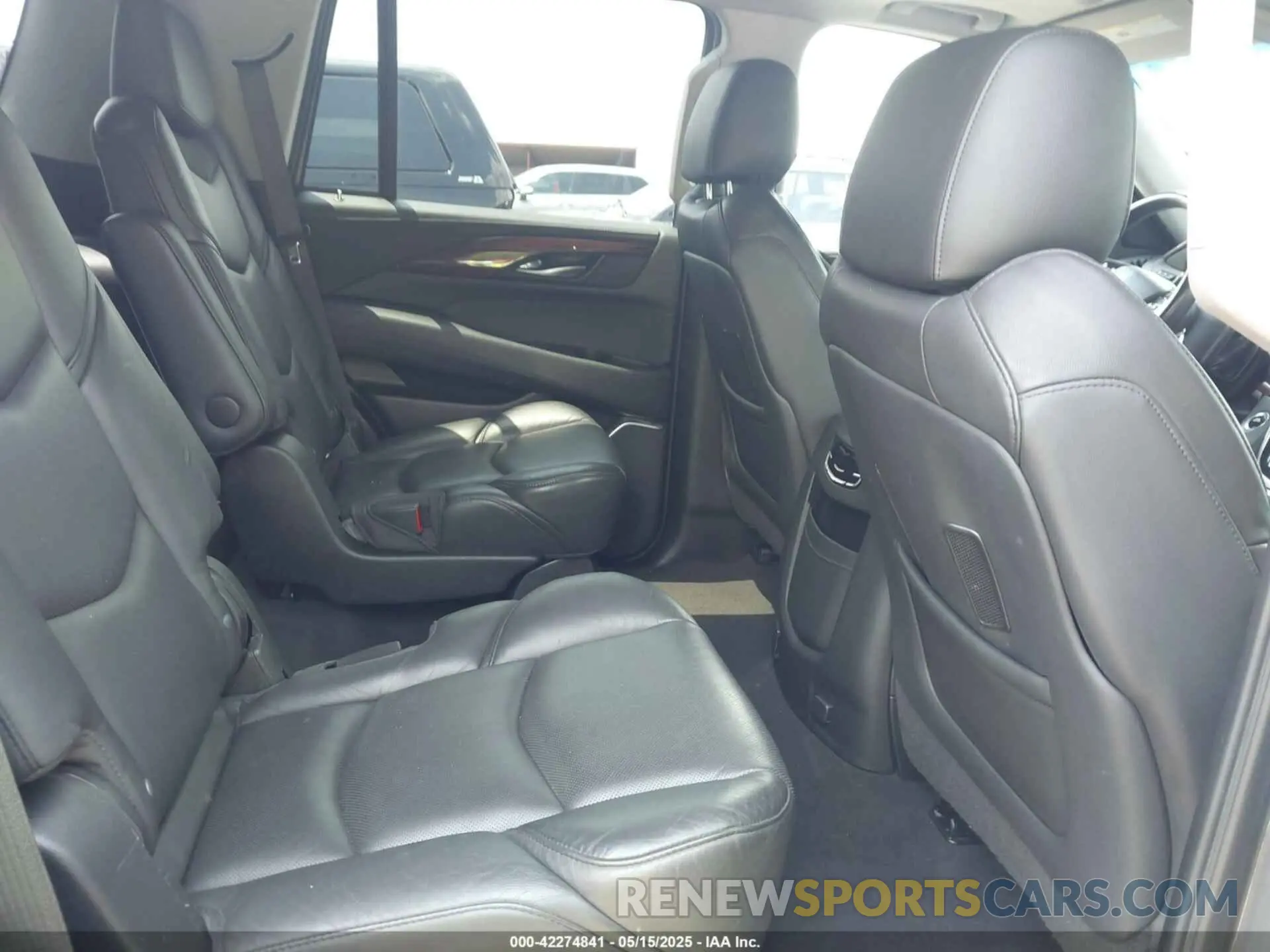 8 Photograph of a damaged car 1GYS3BKJ0LR116410 CADILLAC ESCALADE 2020