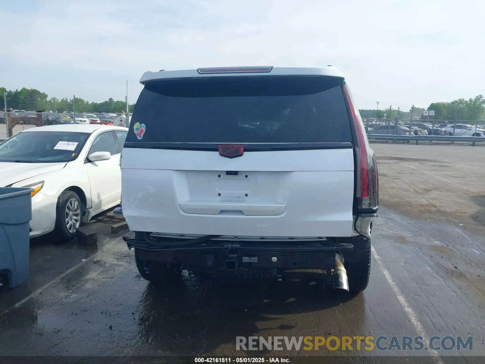 16 Photograph of a damaged car 1GYS3BKJ3LR144735 CADILLAC ESCALADE 2020