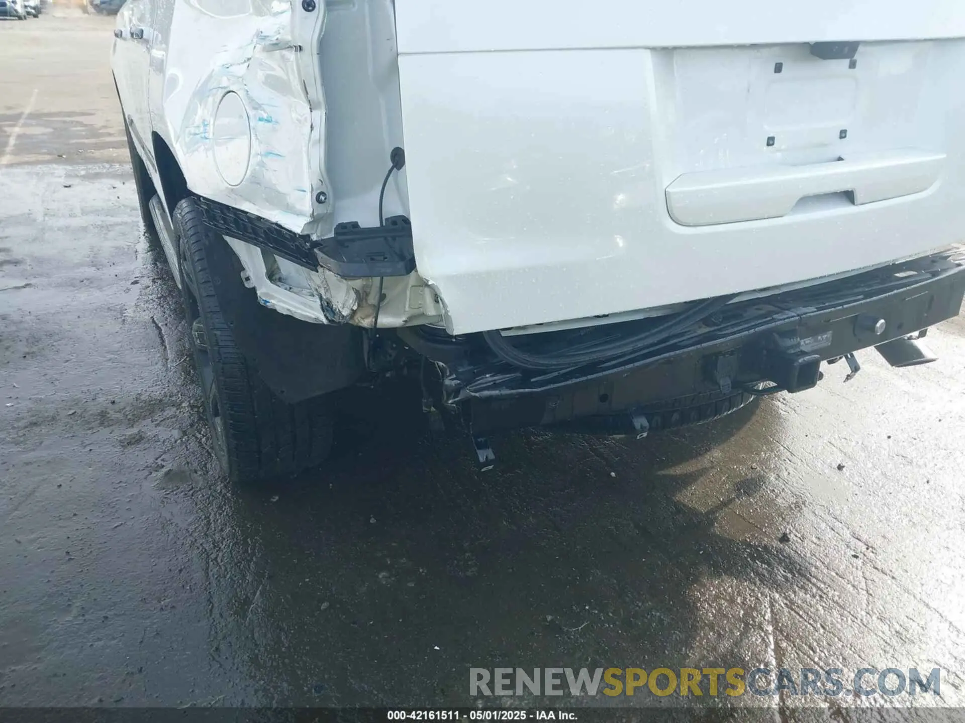 17 Photograph of a damaged car 1GYS3BKJ3LR144735 CADILLAC ESCALADE 2020