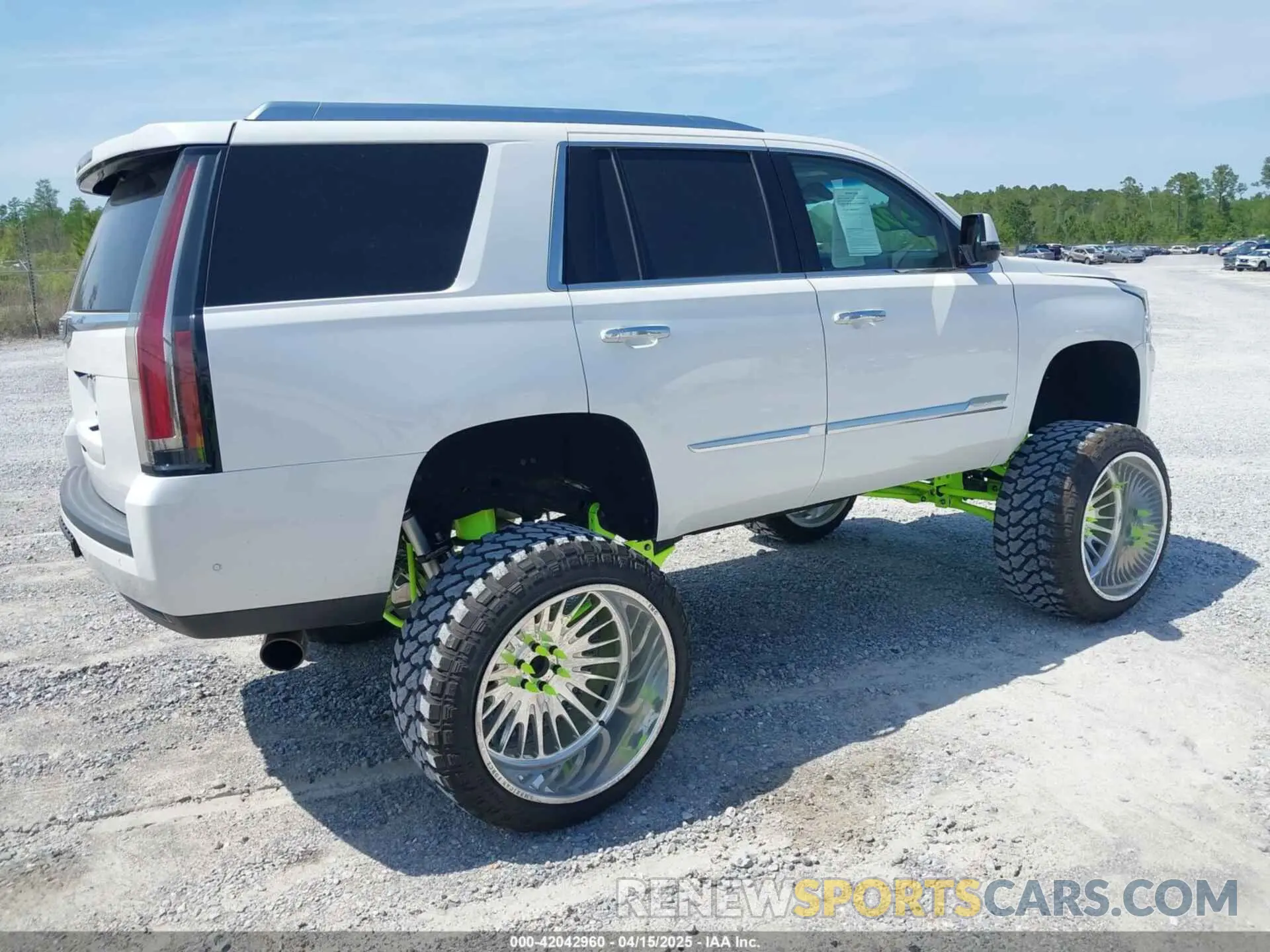 4 Photograph of a damaged car 1GYS3BKJ6LR124477 CADILLAC ESCALADE 2020