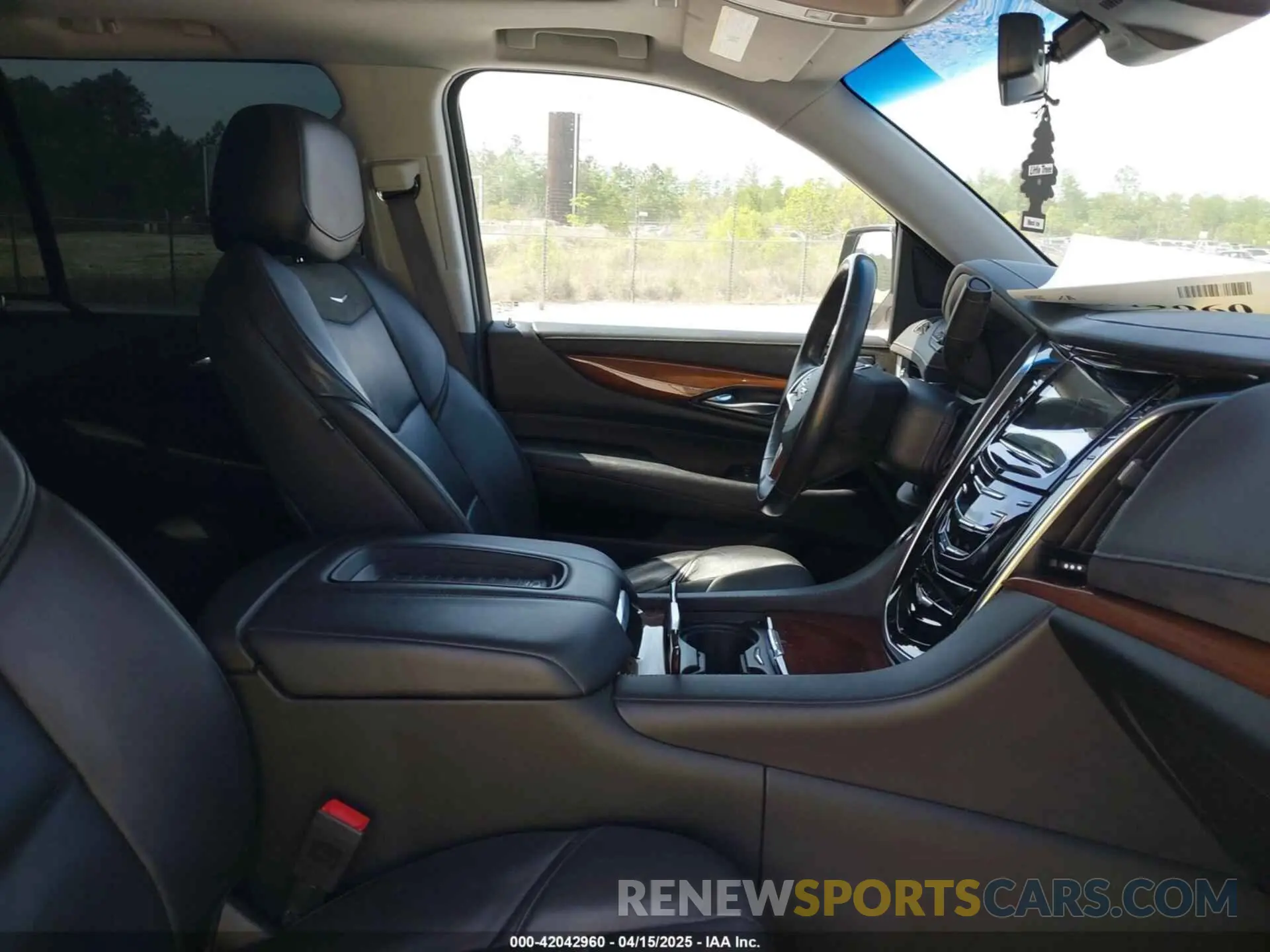 5 Photograph of a damaged car 1GYS3BKJ6LR124477 CADILLAC ESCALADE 2020
