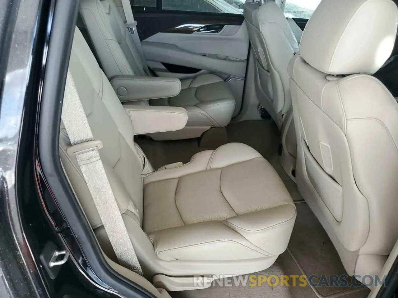 11 Photograph of a damaged car 1GYS3BKJXLR241205 CADILLAC ESCALADE 2020