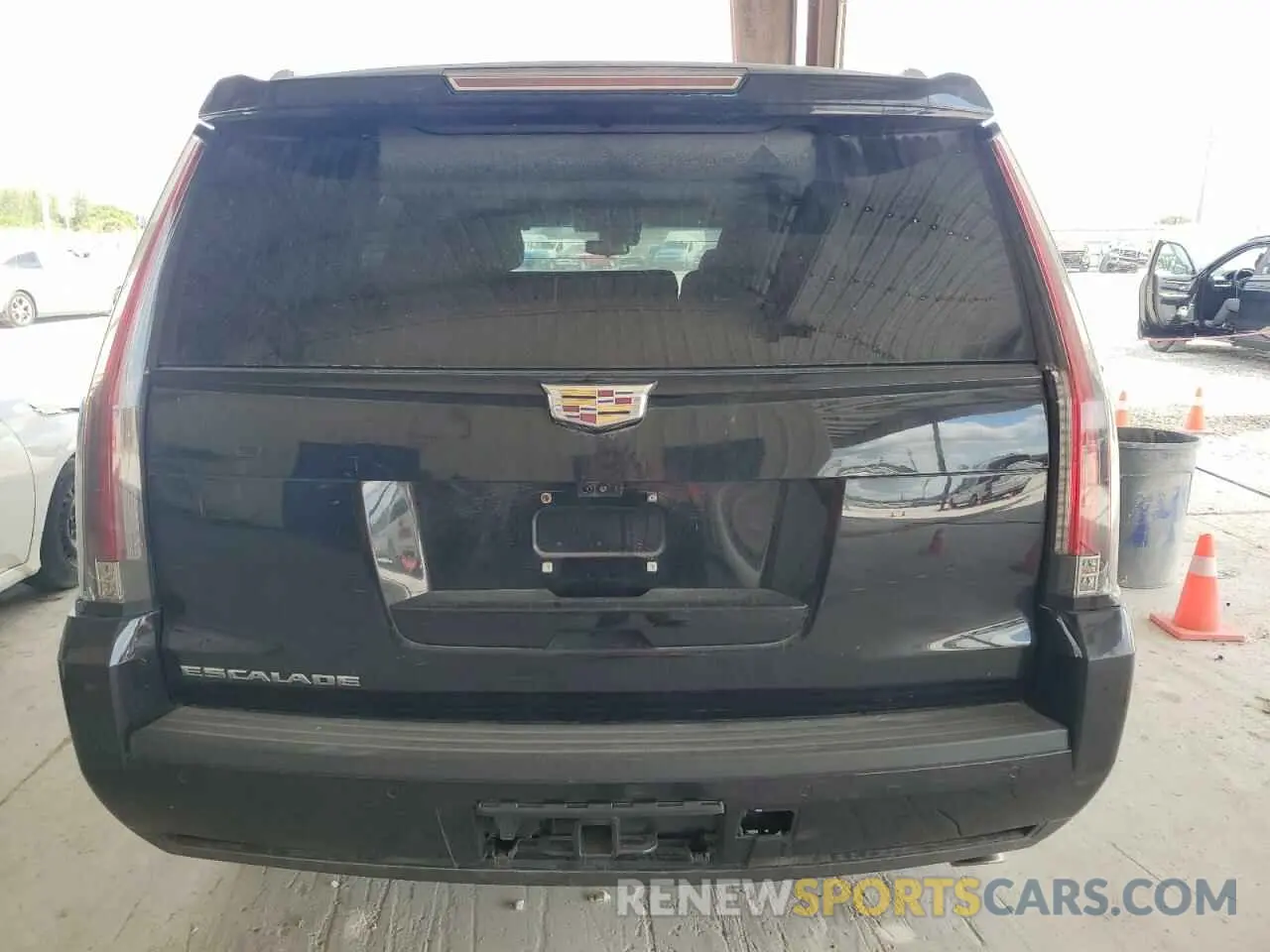 6 Photograph of a damaged car 1GYS3BKJXLR241205 CADILLAC ESCALADE 2020