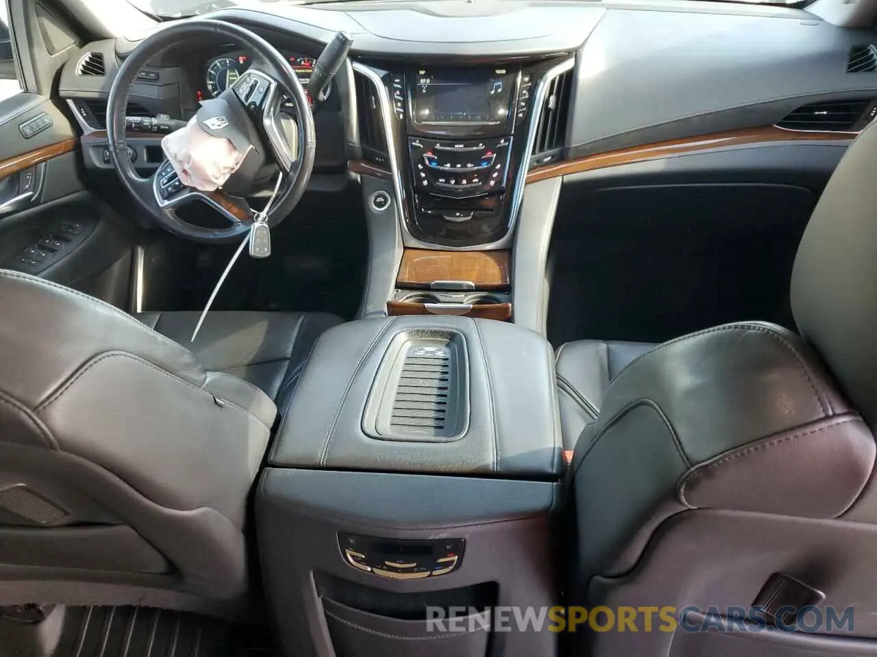 8 Photograph of a damaged car 1GYS3HKJ7LR223781 CADILLAC ESCALADE 2020
