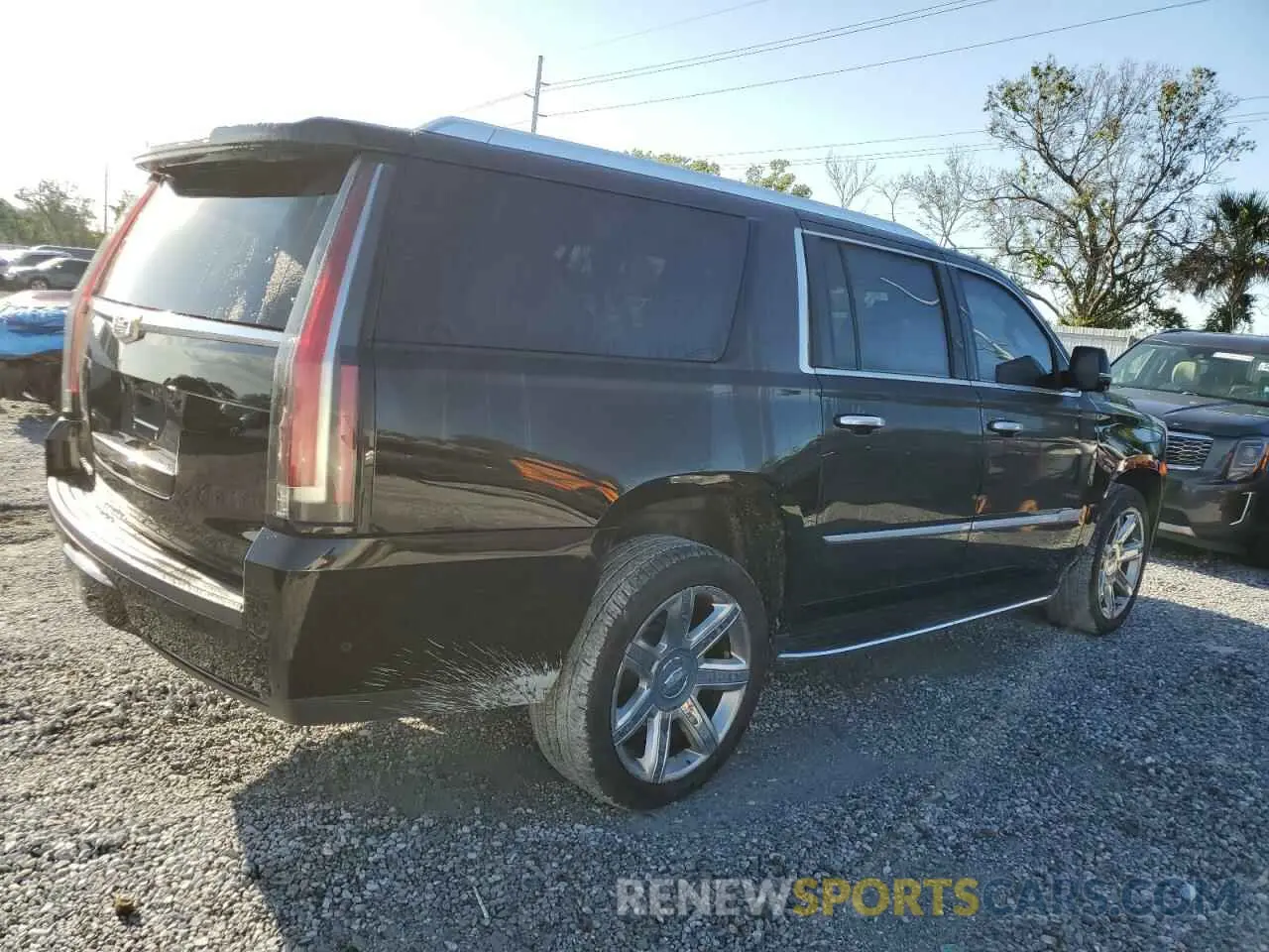 3 Photograph of a damaged car 1GYS3HKJ8LR221392 CADILLAC ESCALADE 2020