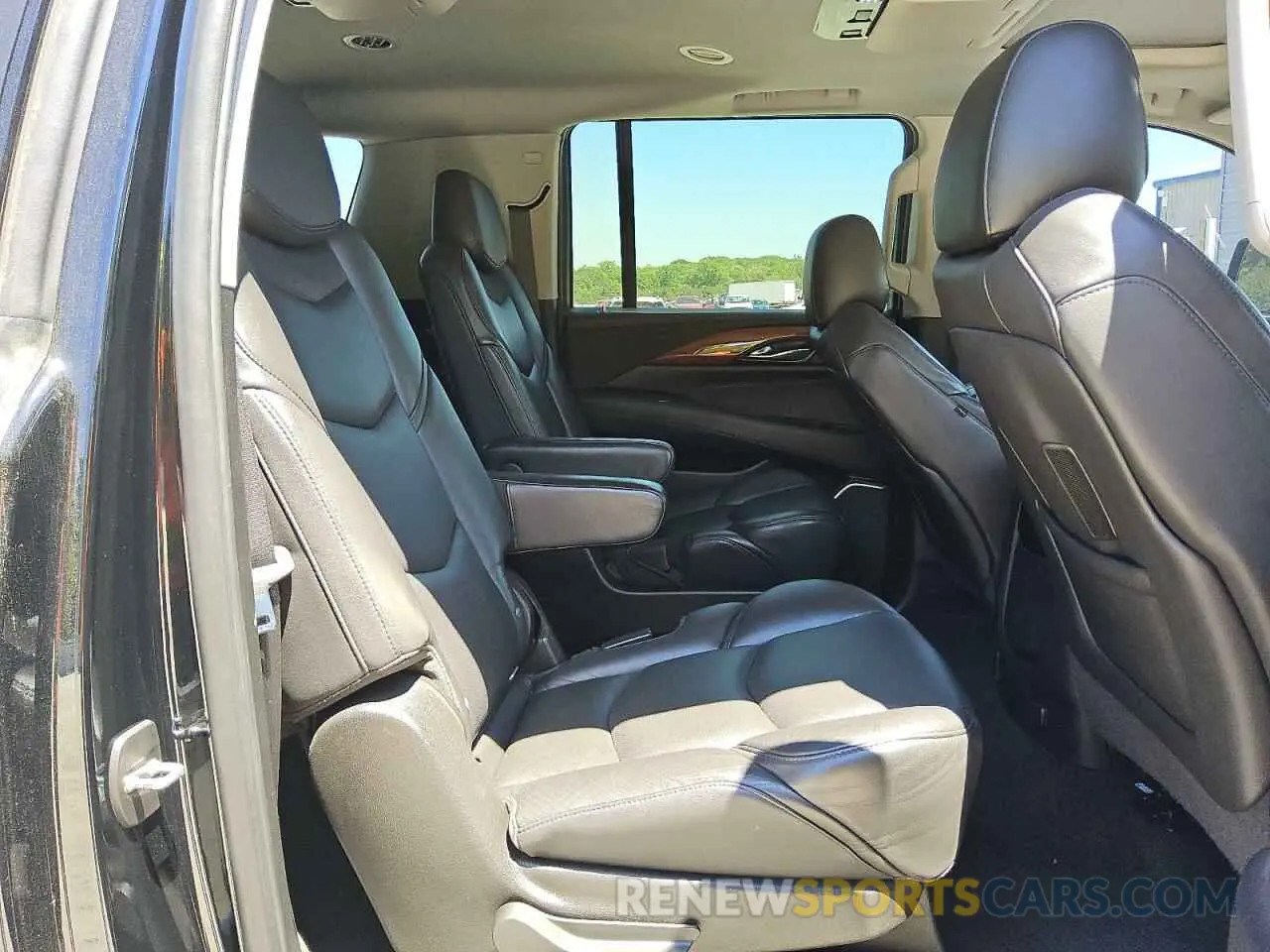 11 Photograph of a damaged car 1GYS3JKJ4LR223616 CADILLAC ESCALADE 2020