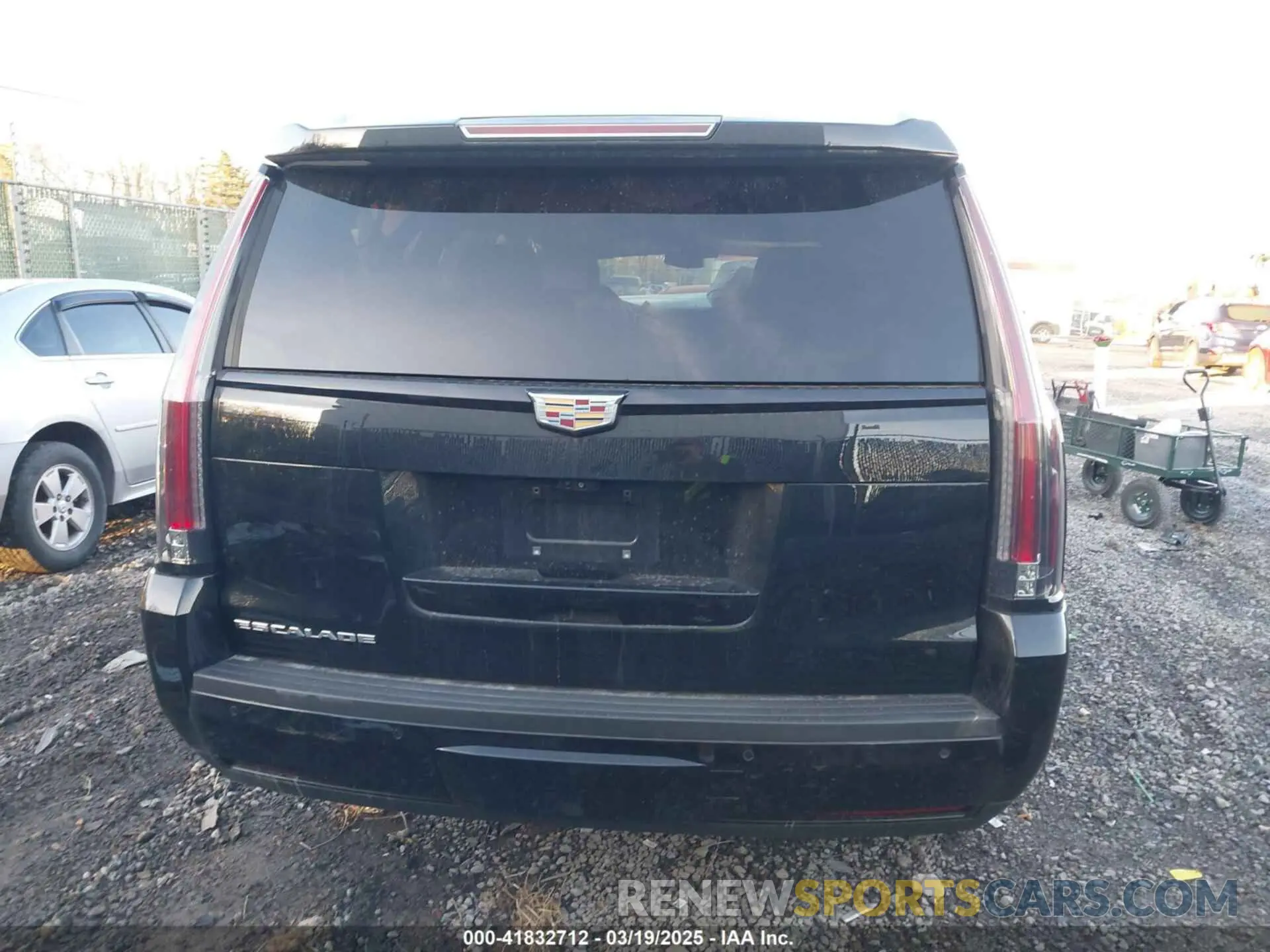 16 Photograph of a damaged car 1GYS4BKJ4LR240371 CADILLAC ESCALADE 2020