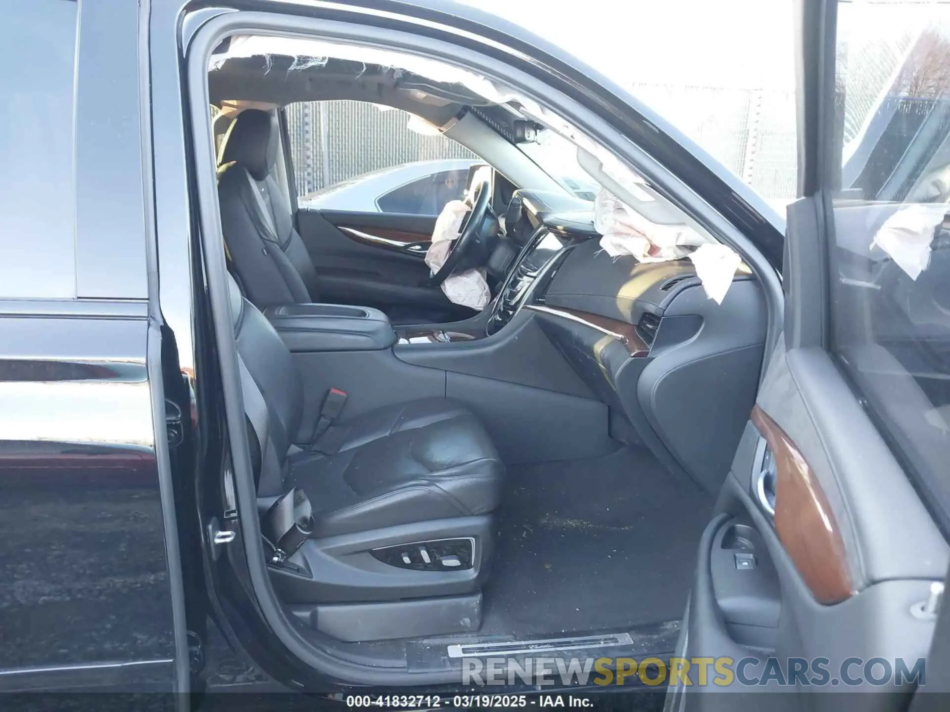 5 Photograph of a damaged car 1GYS4BKJ4LR240371 CADILLAC ESCALADE 2020