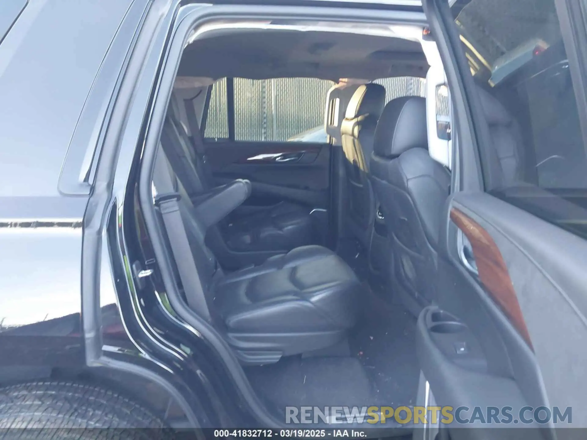 8 Photograph of a damaged car 1GYS4BKJ4LR240371 CADILLAC ESCALADE 2020