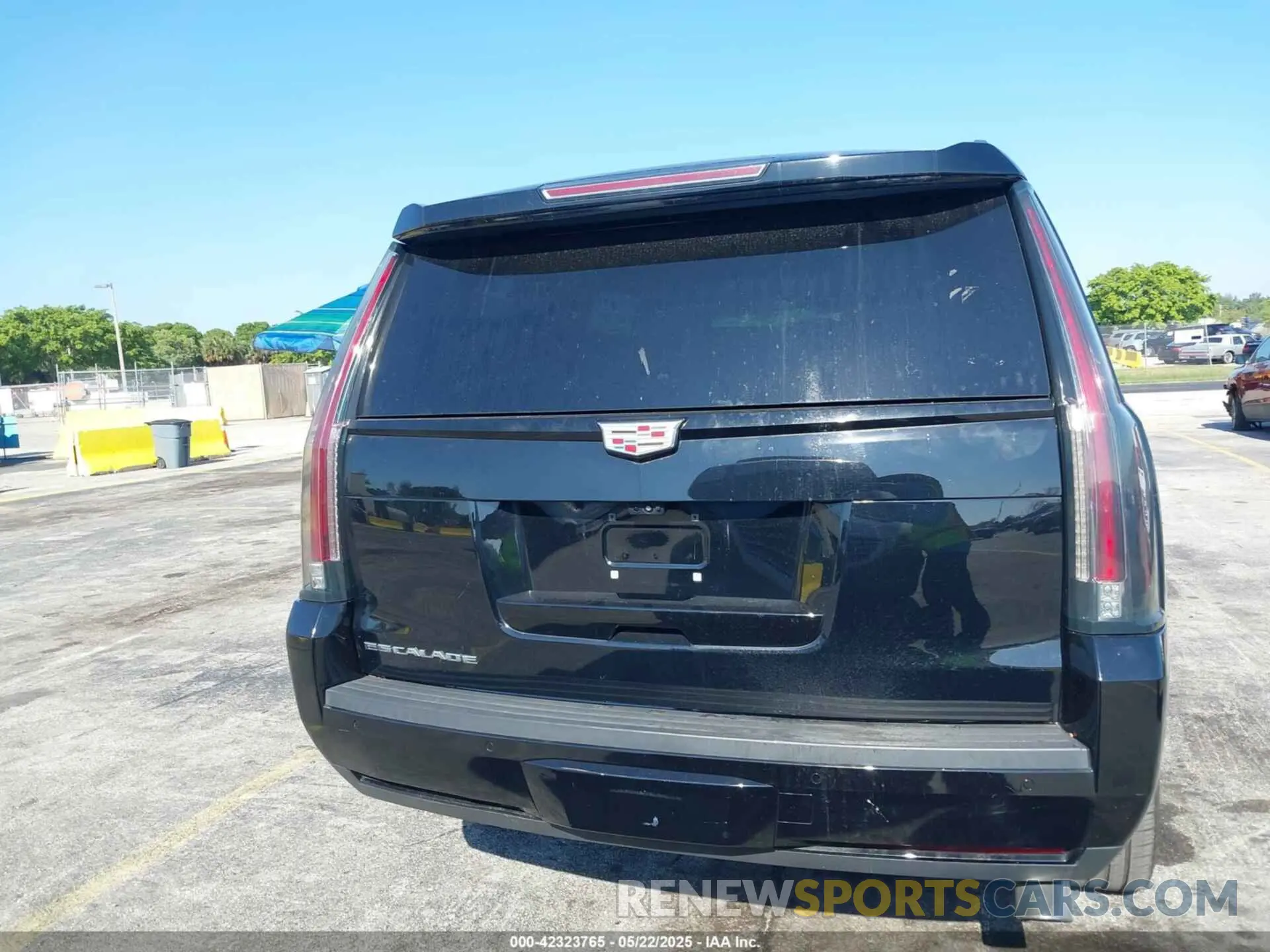 16 Photograph of a damaged car 1GYS4BKJ9LR287363 CADILLAC ESCALADE 2020