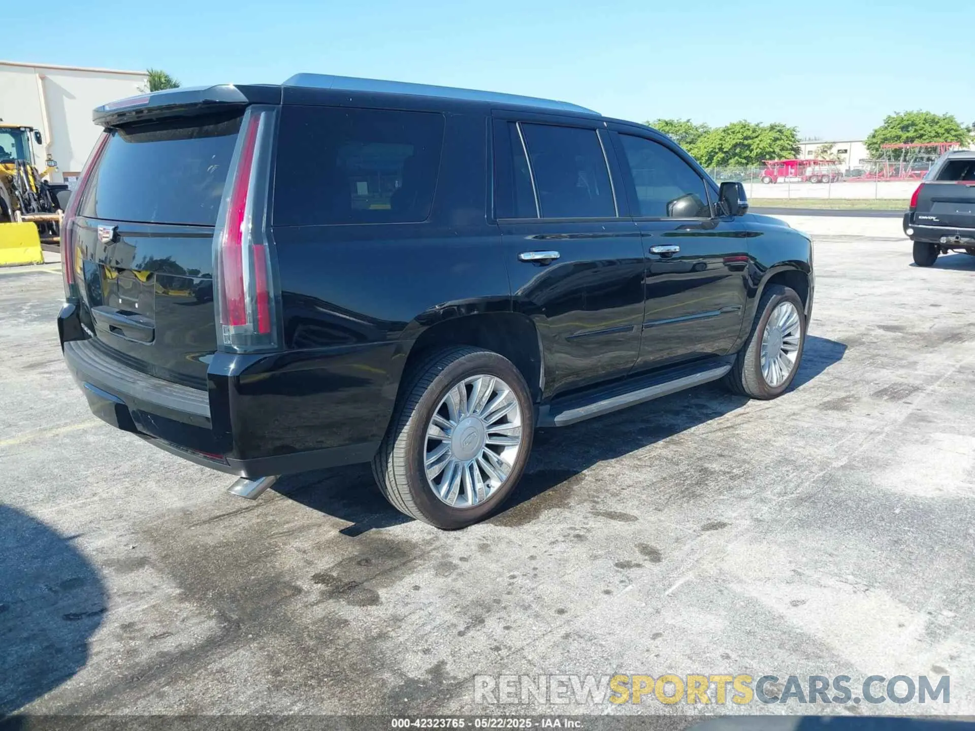 4 Photograph of a damaged car 1GYS4BKJ9LR287363 CADILLAC ESCALADE 2020